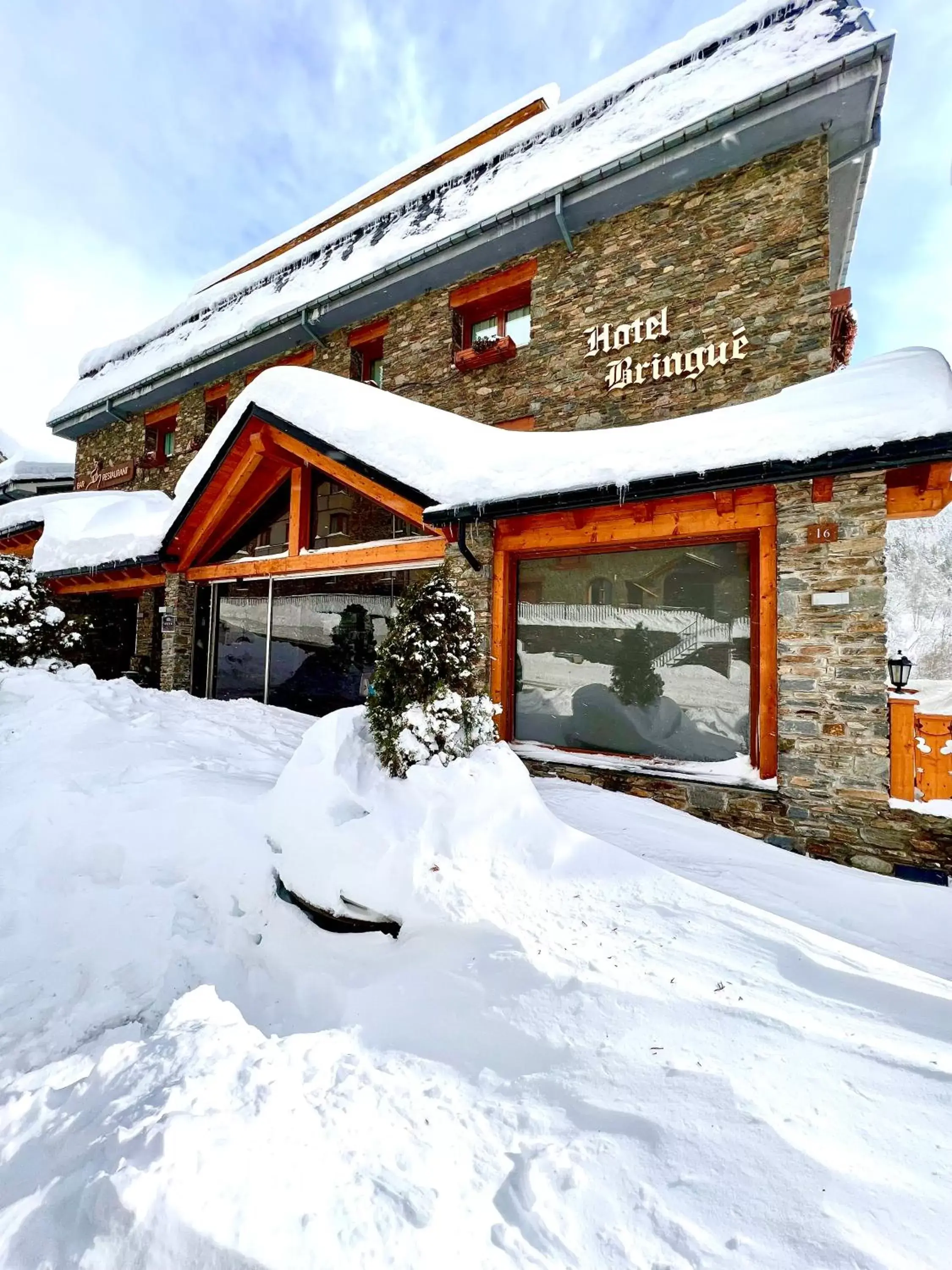 Property building, Winter in Hotel & SPA Bringué