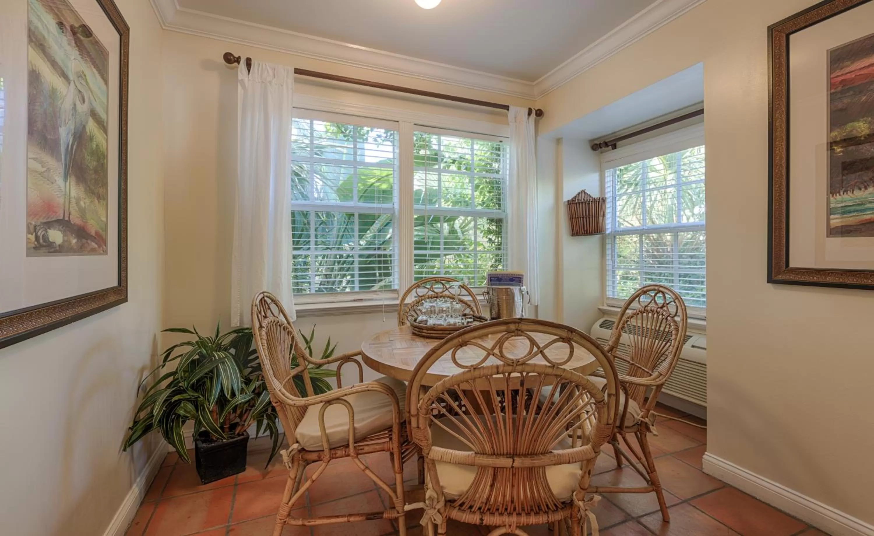 Kitchen or kitchenette in The Caribbean Court Boutique Hotel