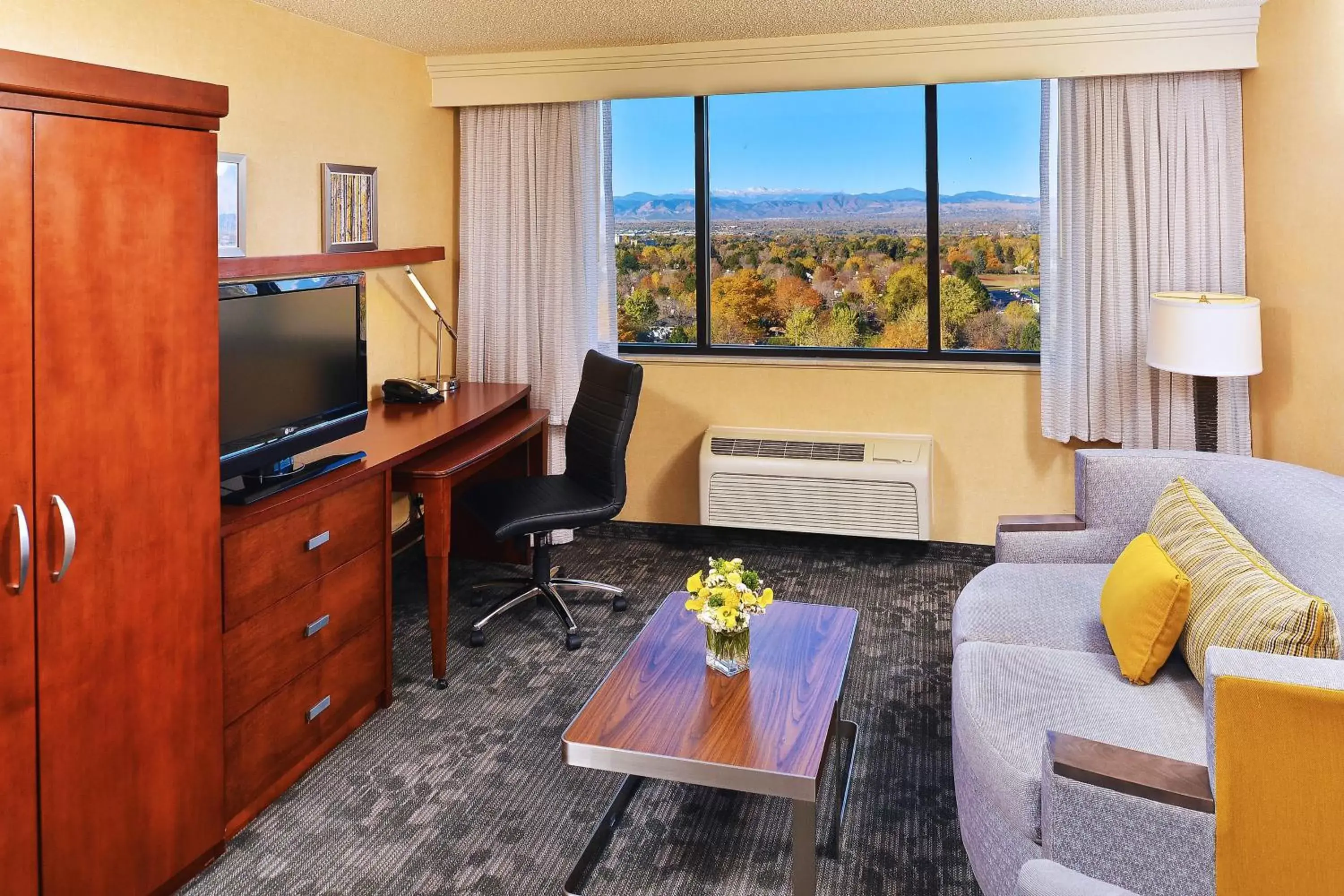 Living room, Seating Area in Courtyard by Marriott Denver Cherry Creek