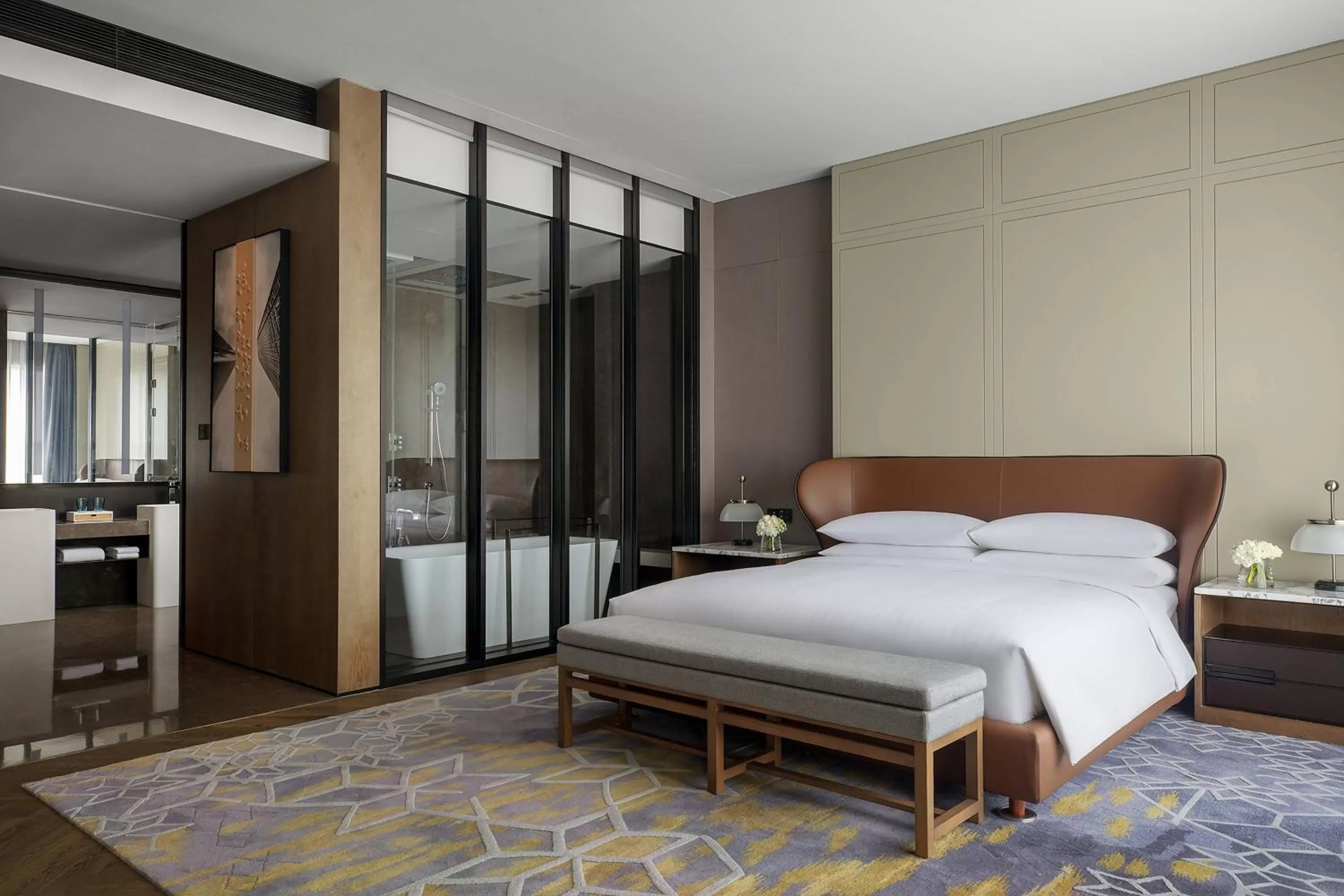 Photo of the whole room, Bed in Shanghai Marriott Hotel Kangqiao