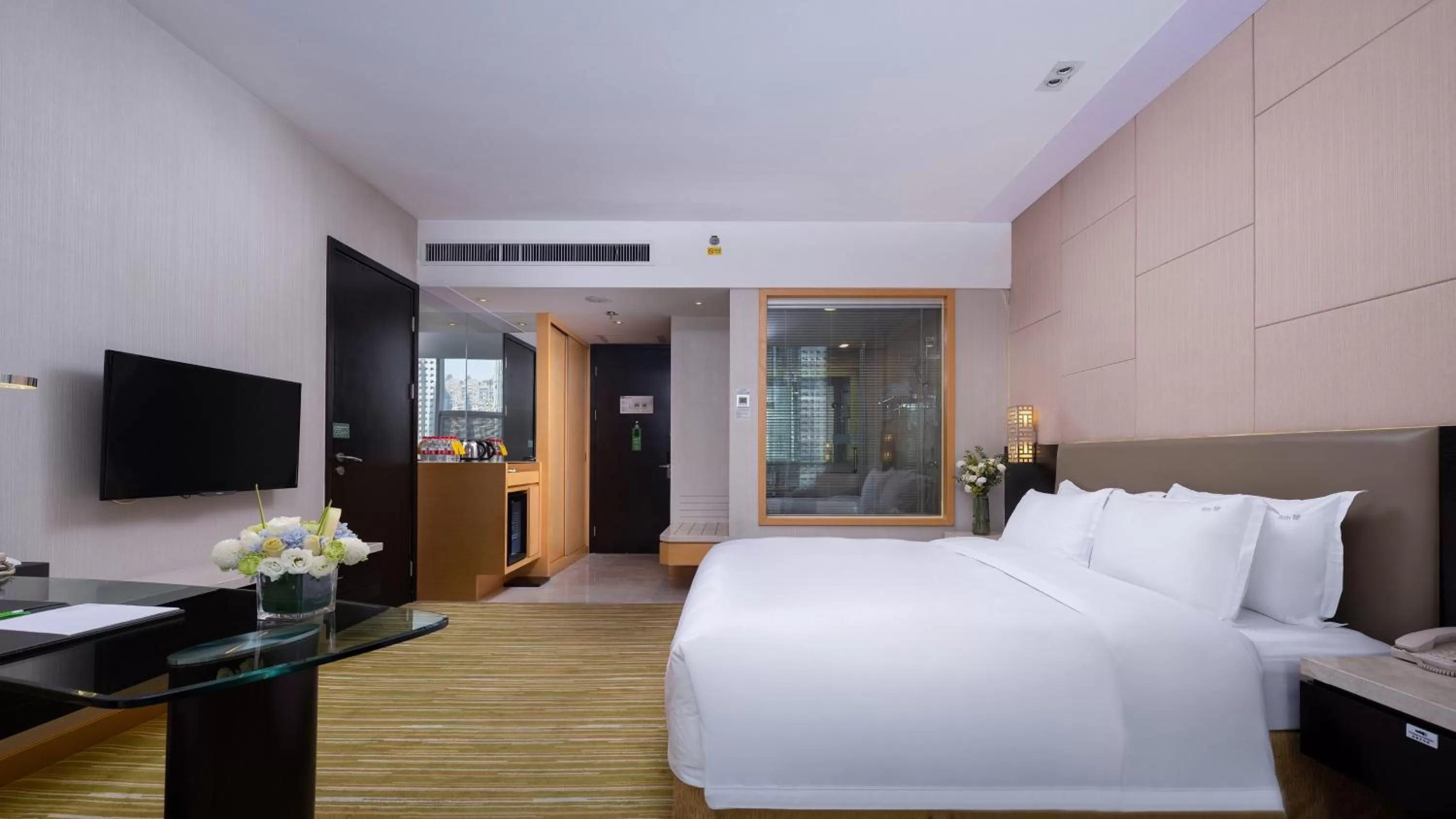 Photo of the whole room, Bed in Holiday Inn Nanchang Riverside by IHG