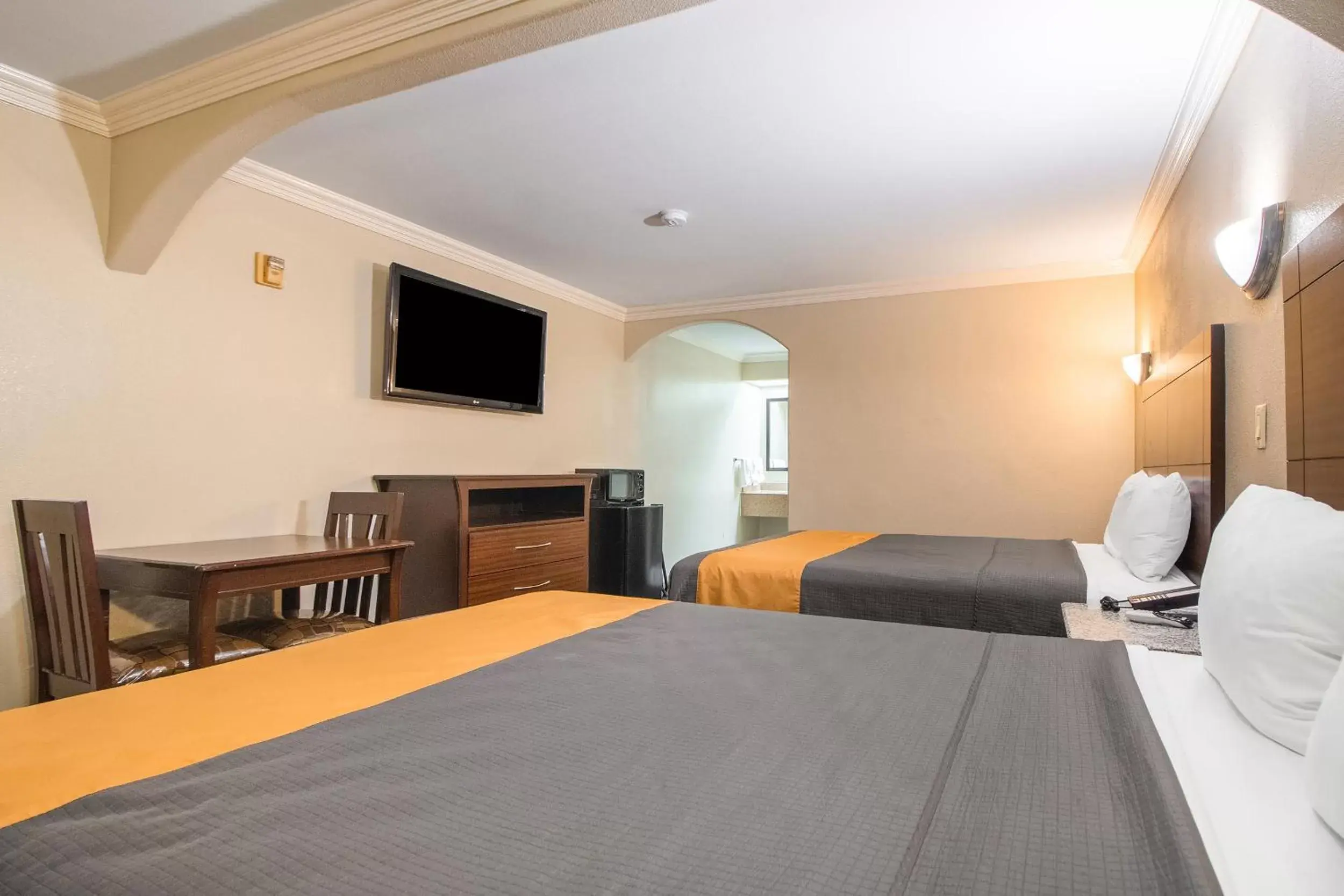 Bedroom, Bed in Americas Best Value Inn I-45 / Loop 610