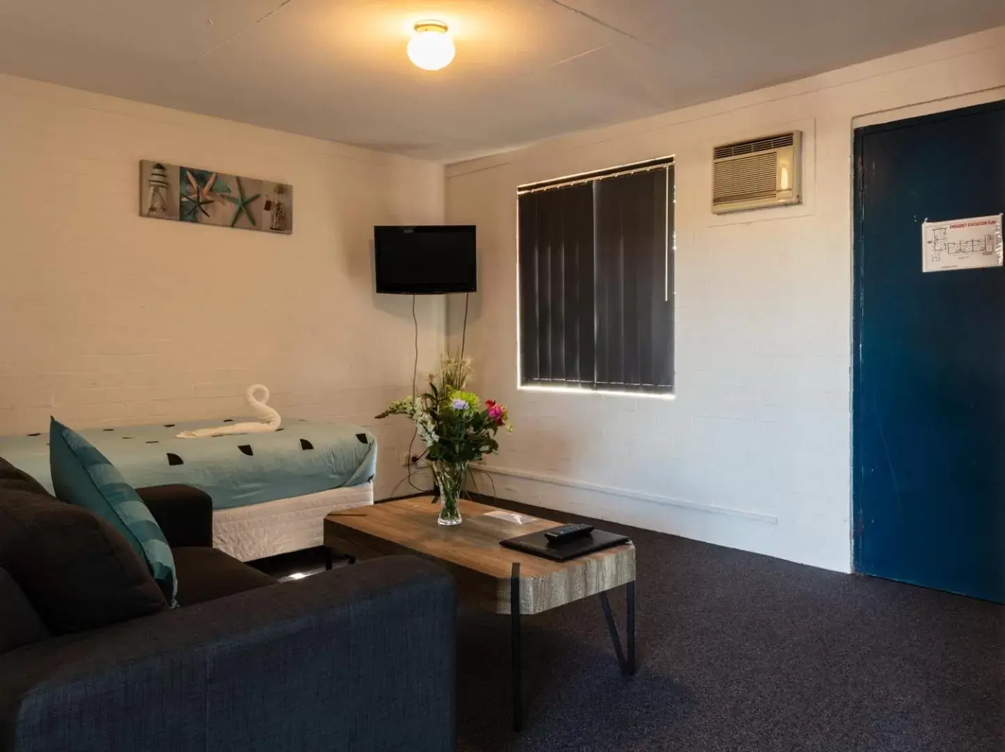 Living room, TV/Entertainment Center in Sails Geraldton Accommodation