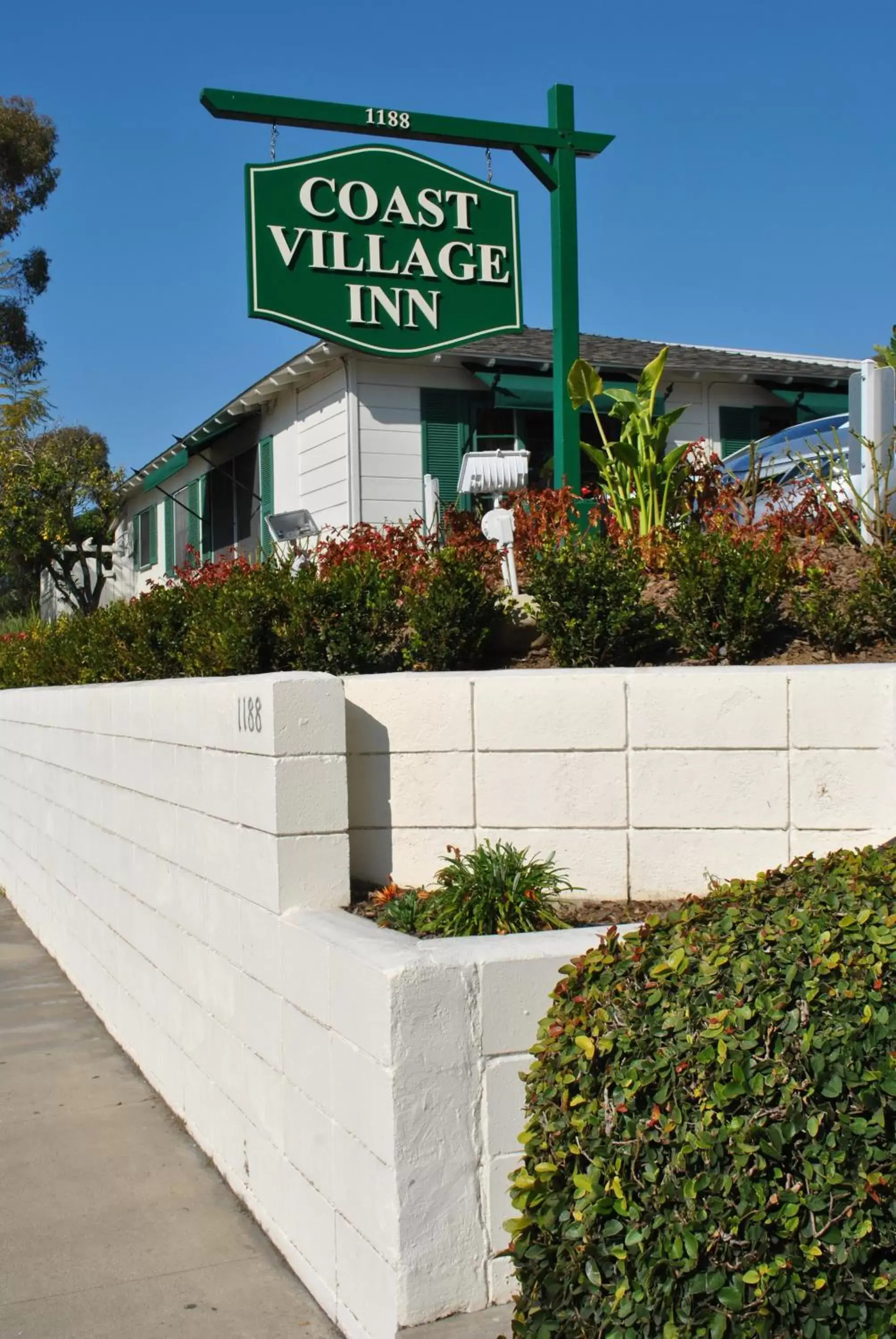 Facade/entrance, Property Building in Coast Village Inn