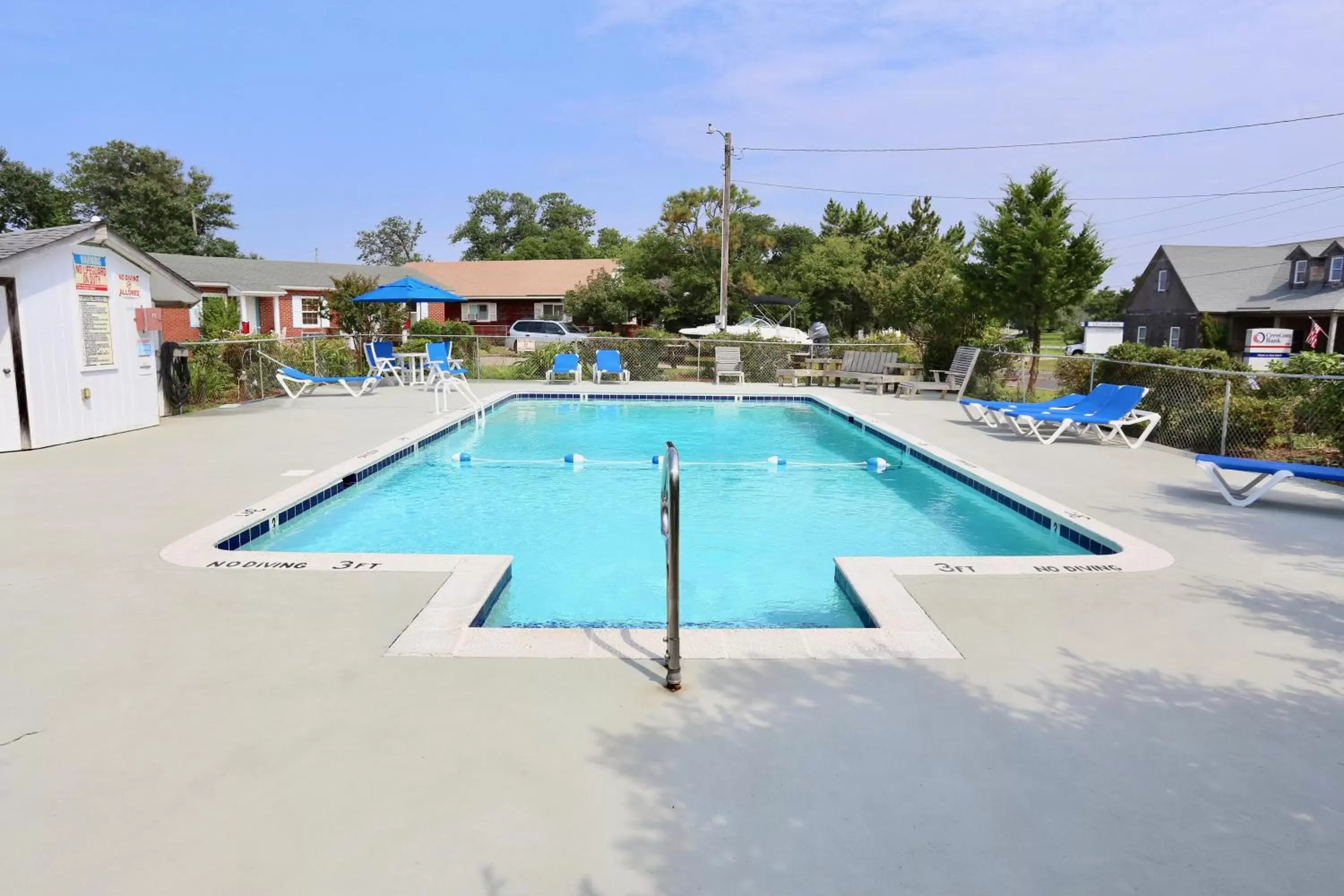 BBQ facilities, Swimming Pool in Cape Pines Motel