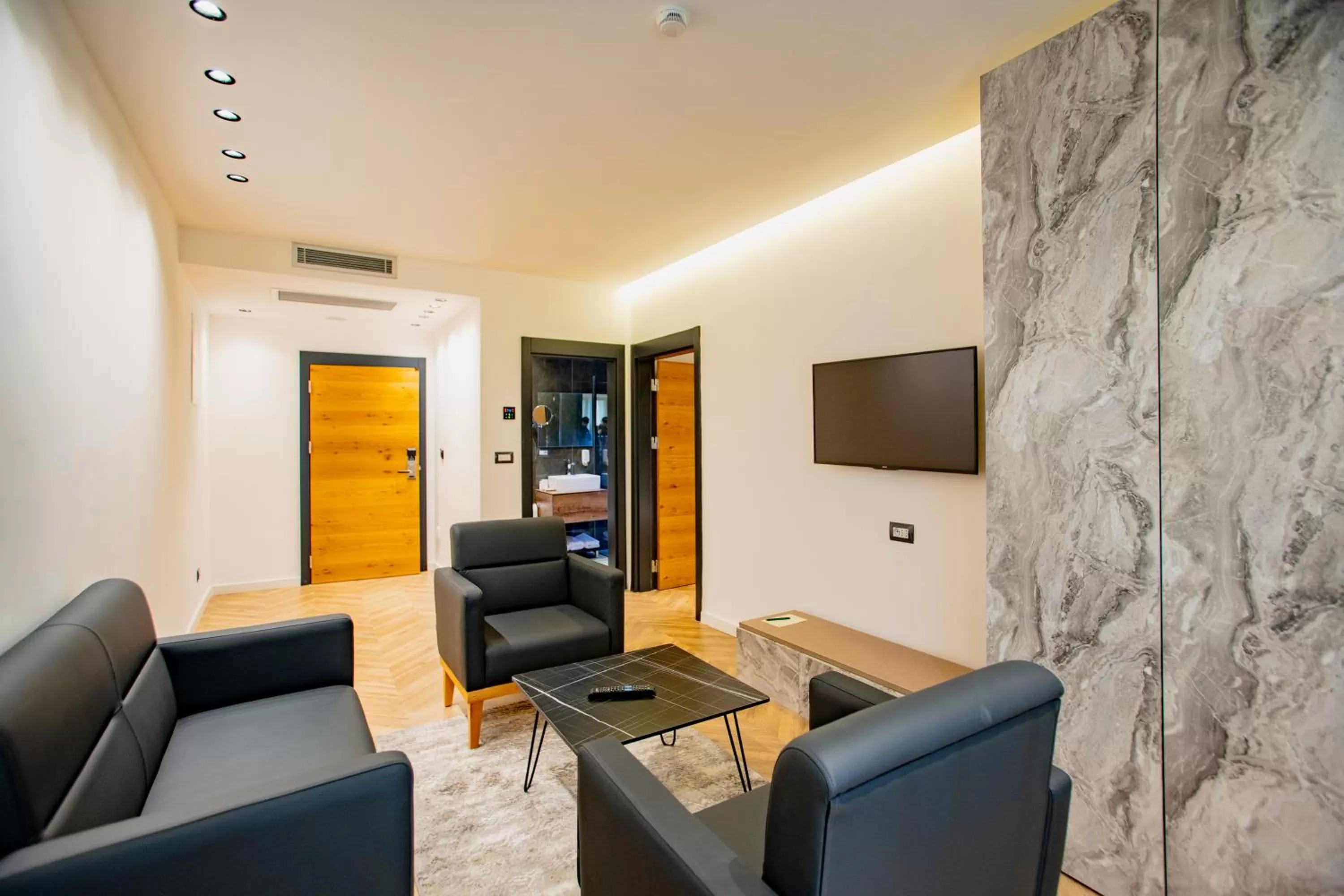 Living room in Ador Hotel