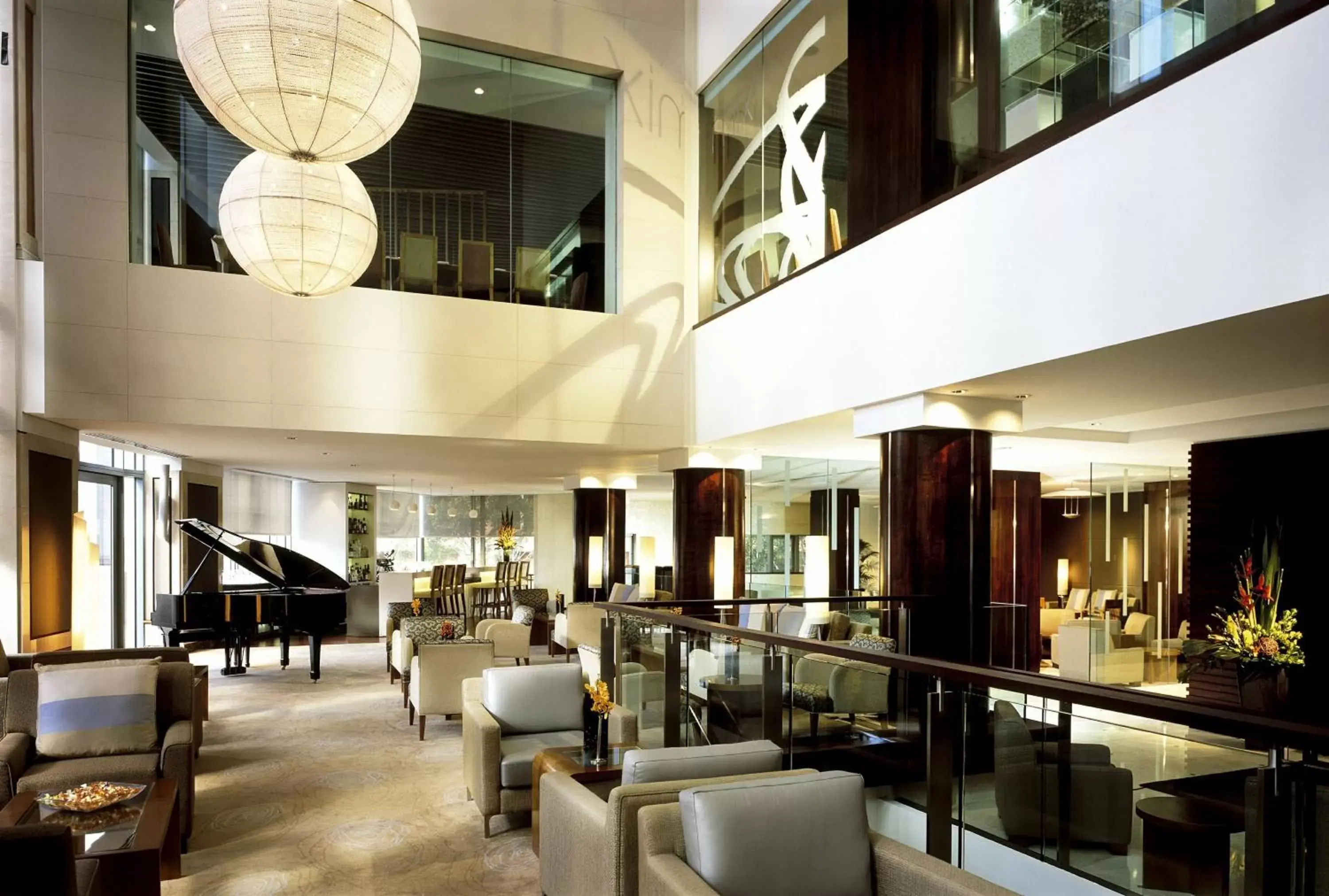 Lobby or reception, Lounge/Bar in Shangri-La Sydney