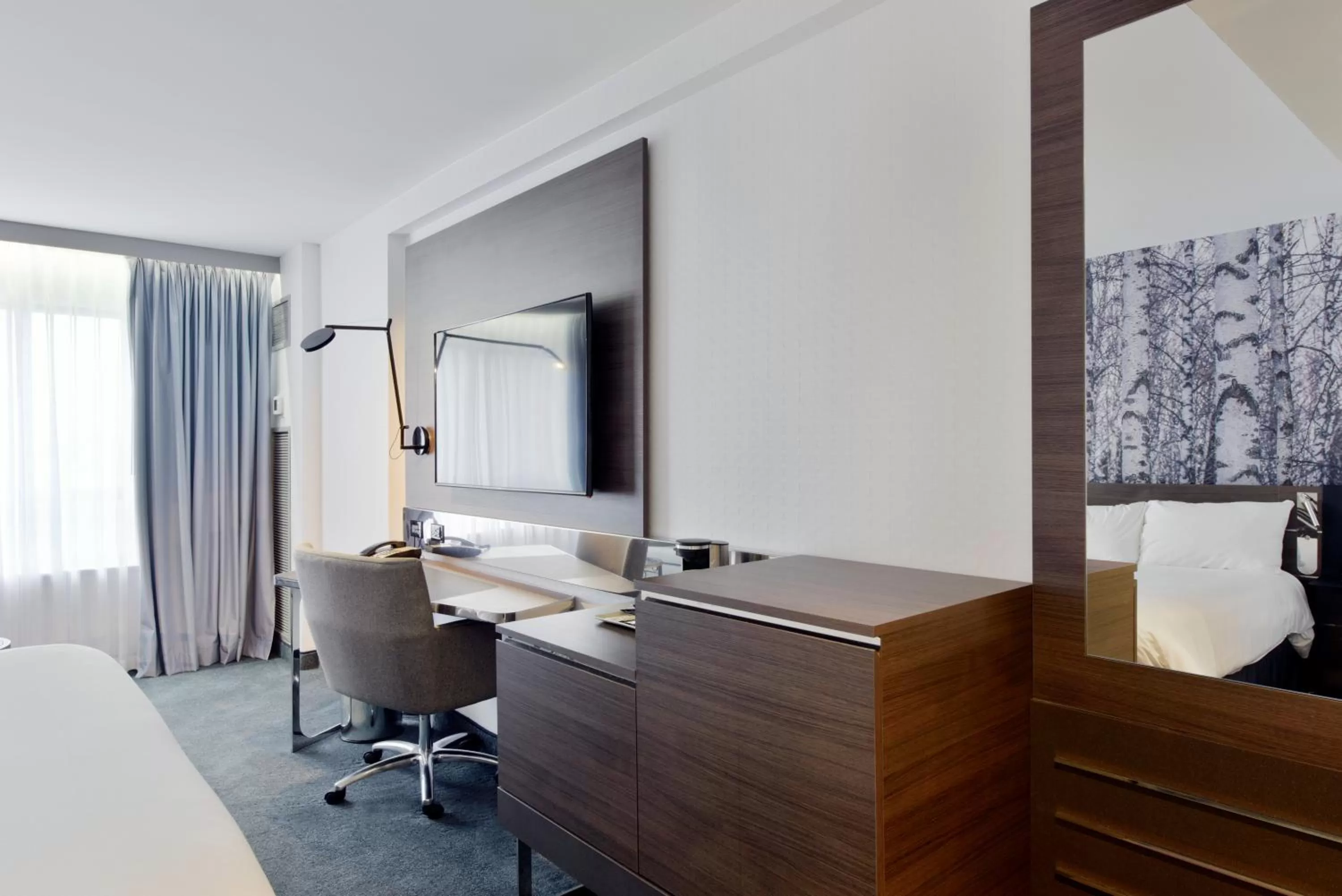 TV and multimedia, Bed in DoubleTree by Hilton Ottawa Downtown