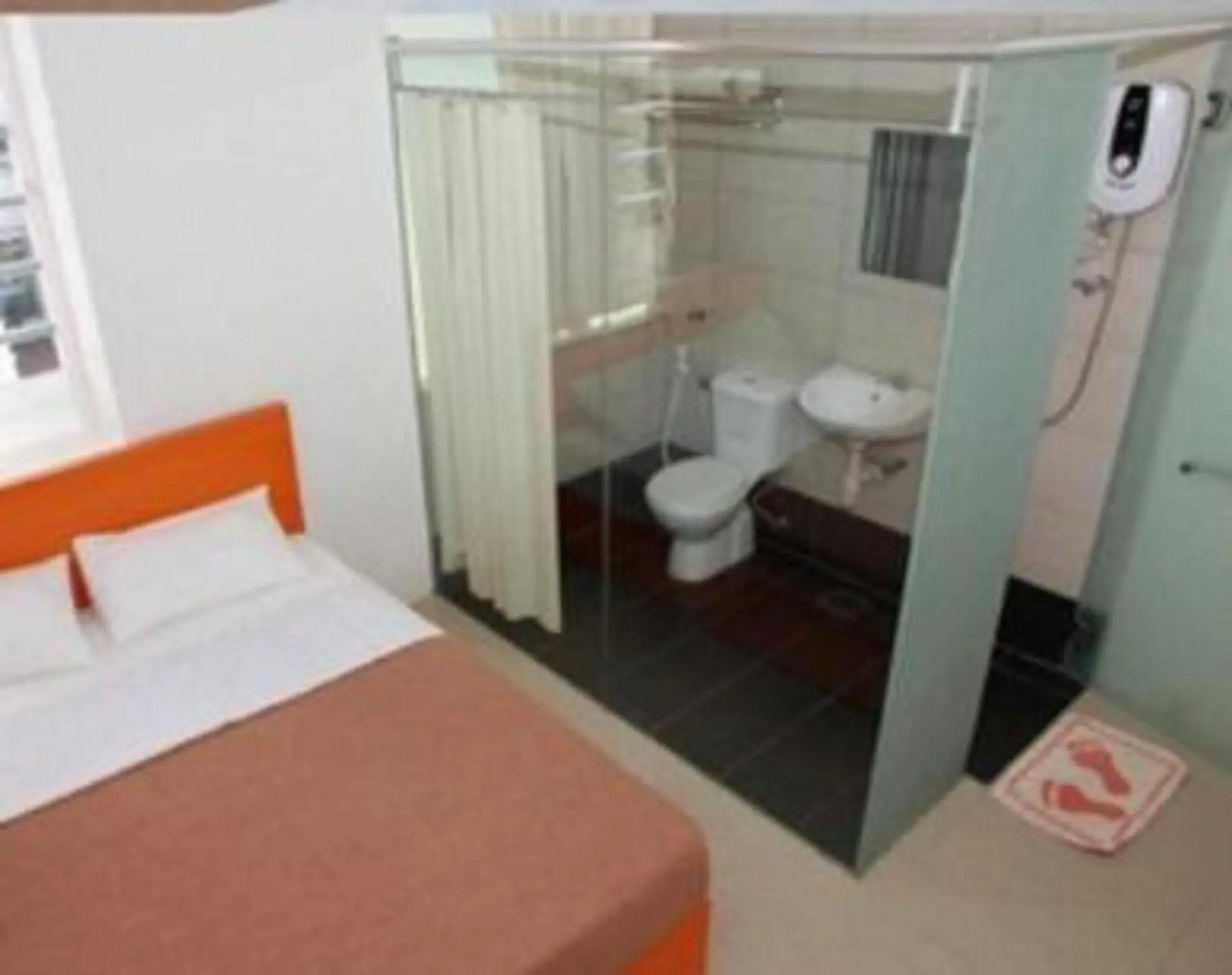 Bed, Bathroom in 1 Hotel Kuchai Lama