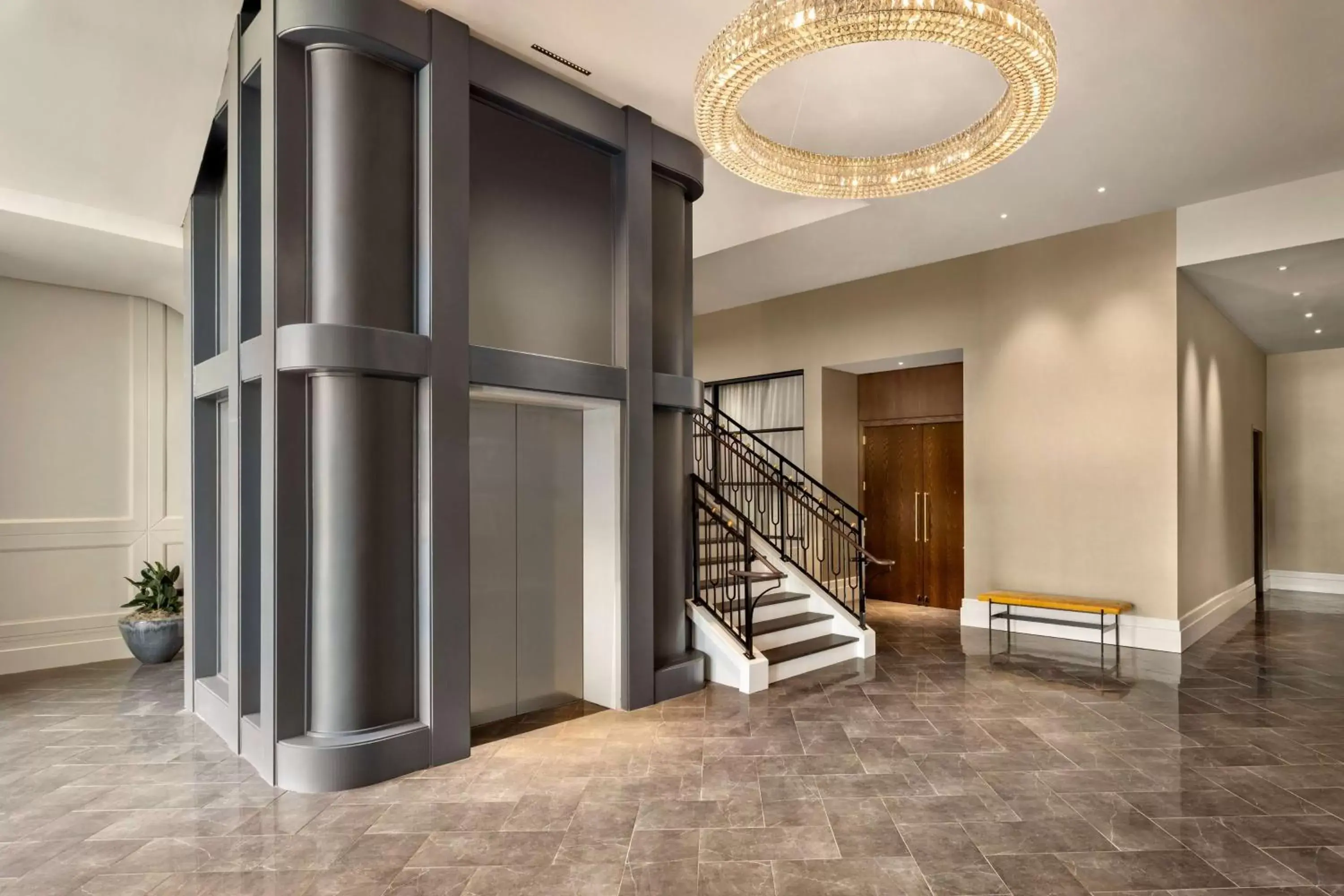 Property building, Lobby/Reception in Valley Hotel Homewood Birmingham - Curio Collection By Hilton