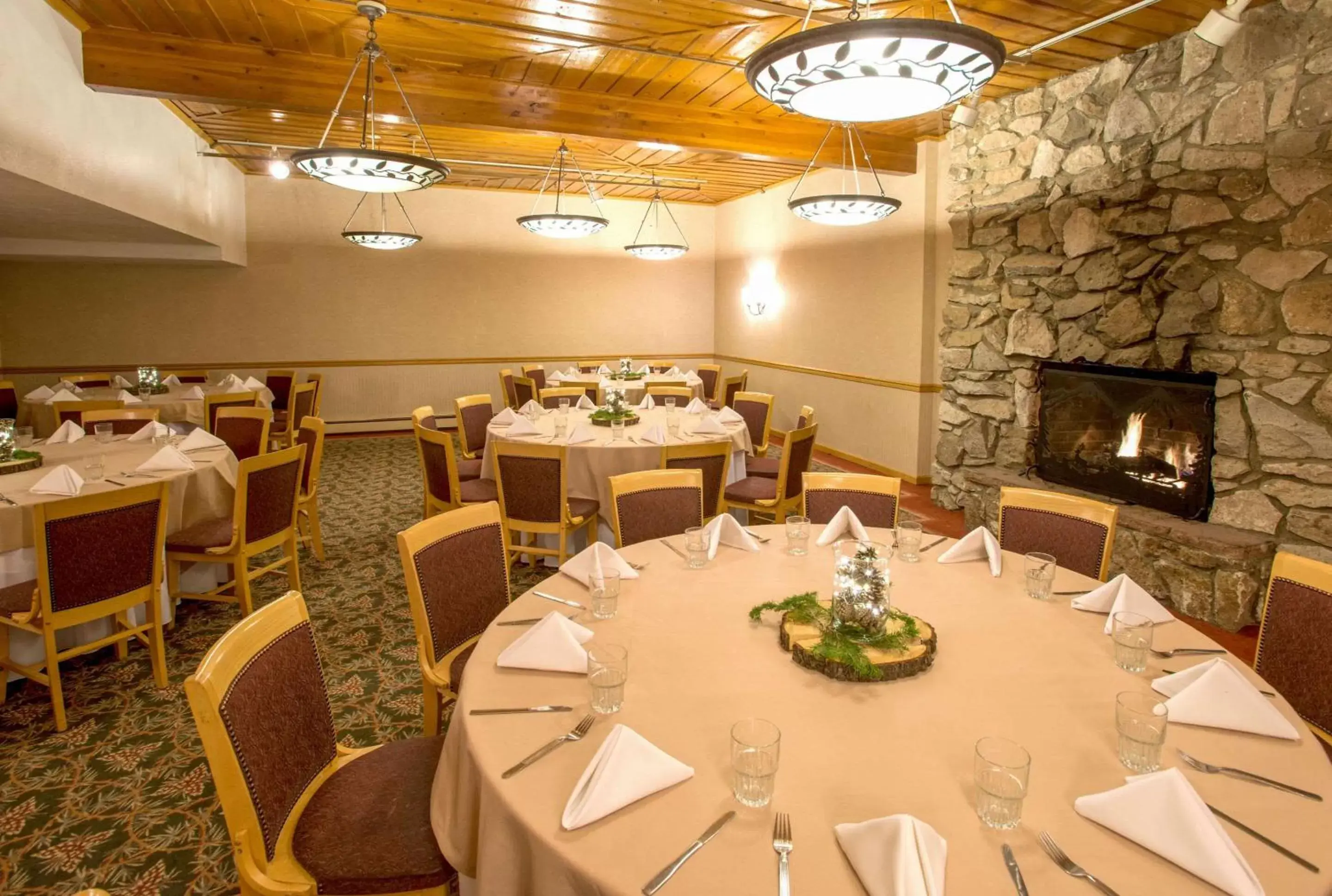 On site, Restaurant/Places to Eat in Winter Park Mountain Lodge