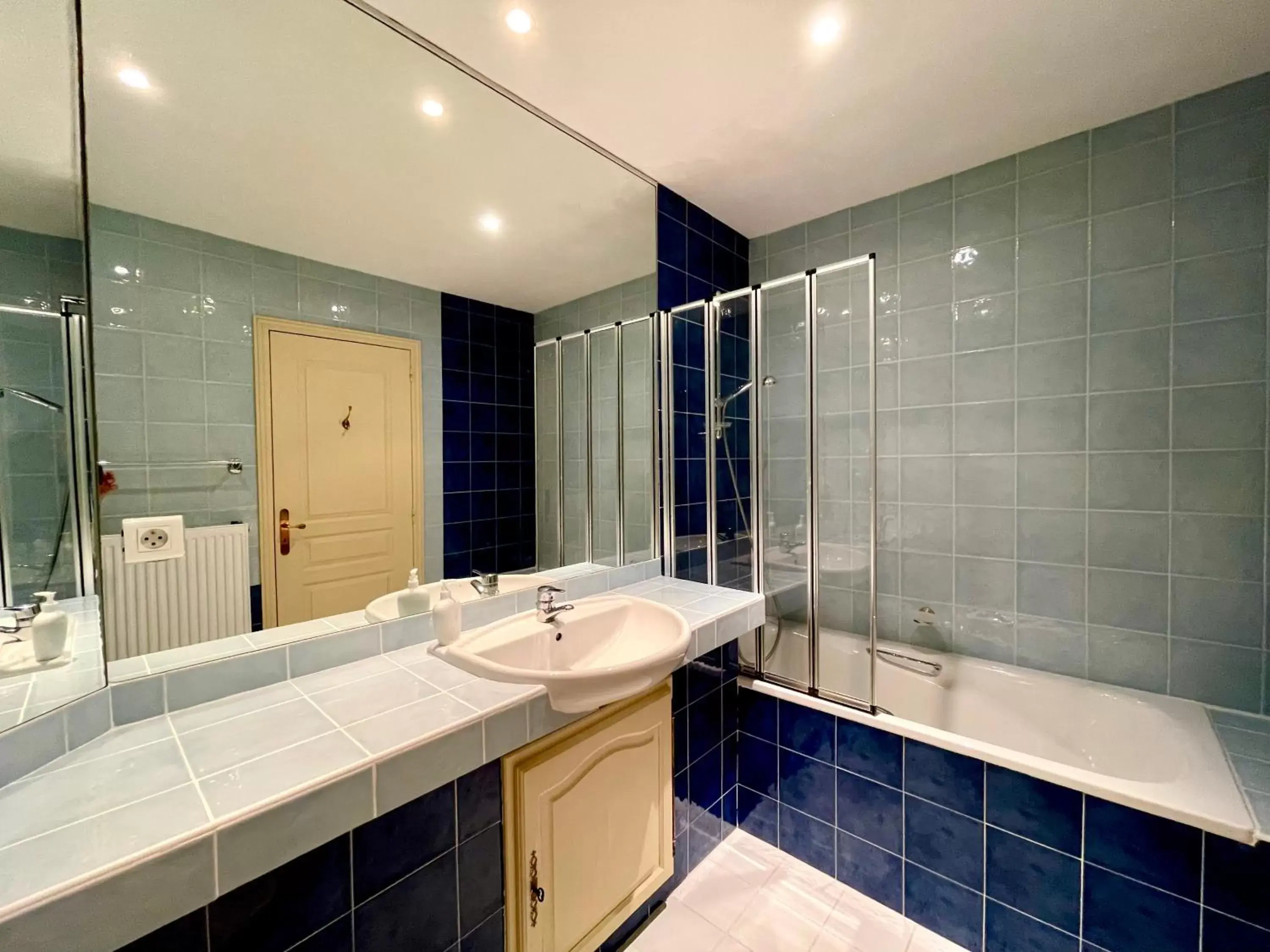 Bathroom in Le Logis Plantagenêt