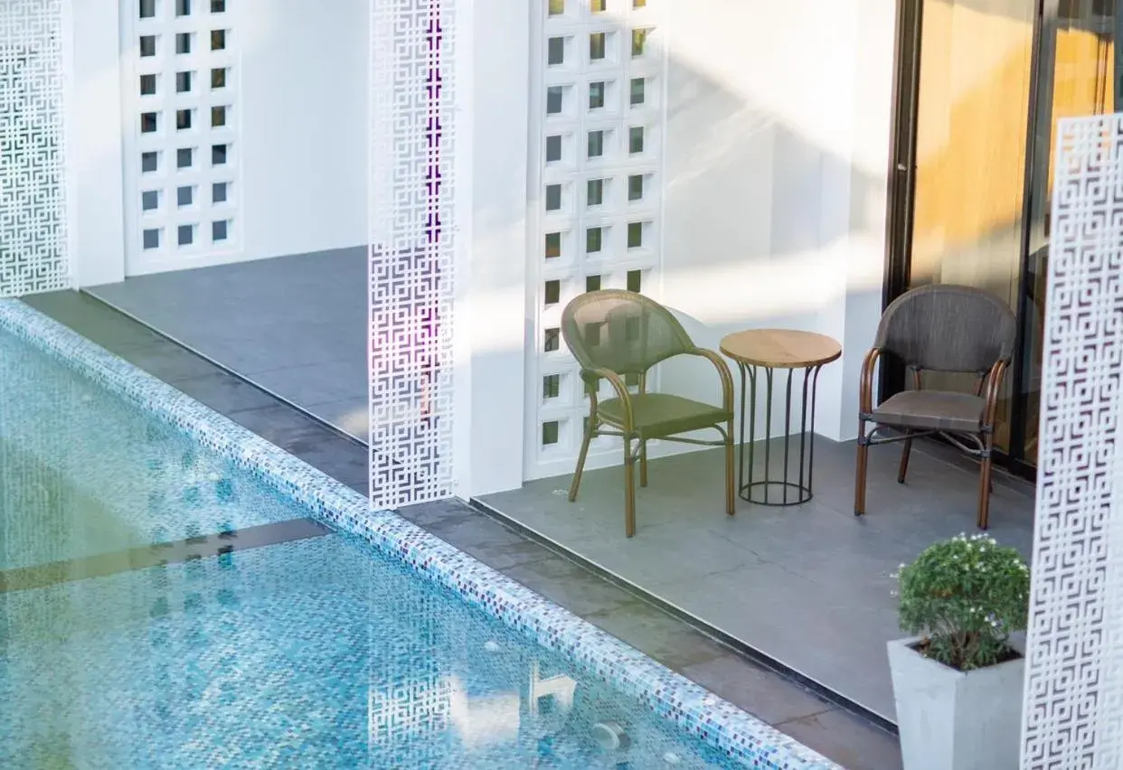 Balcony/Terrace, Swimming Pool in Chaanburi Boutique Resort