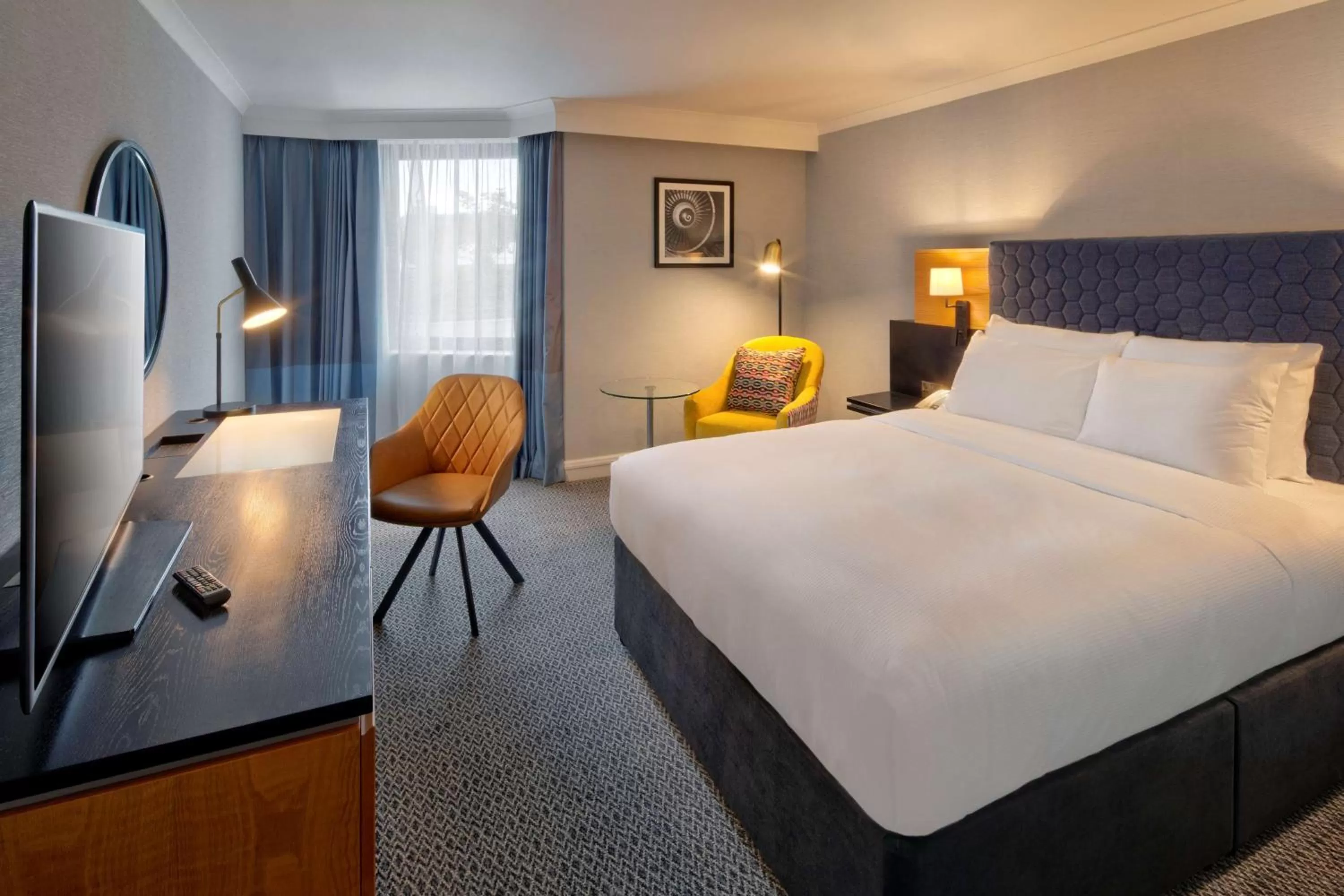 Bedroom, Bed in DoubleTree by Hilton Manchester Airport