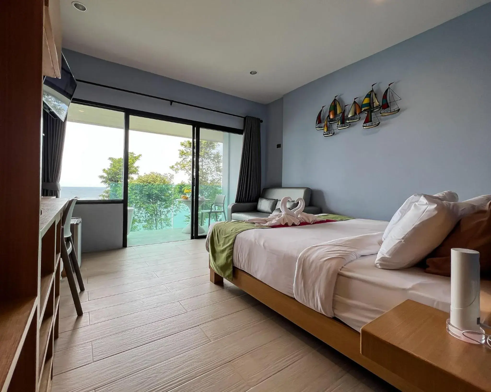 Bed in Cliff Lanta Suite-Koh Lanta Krabi