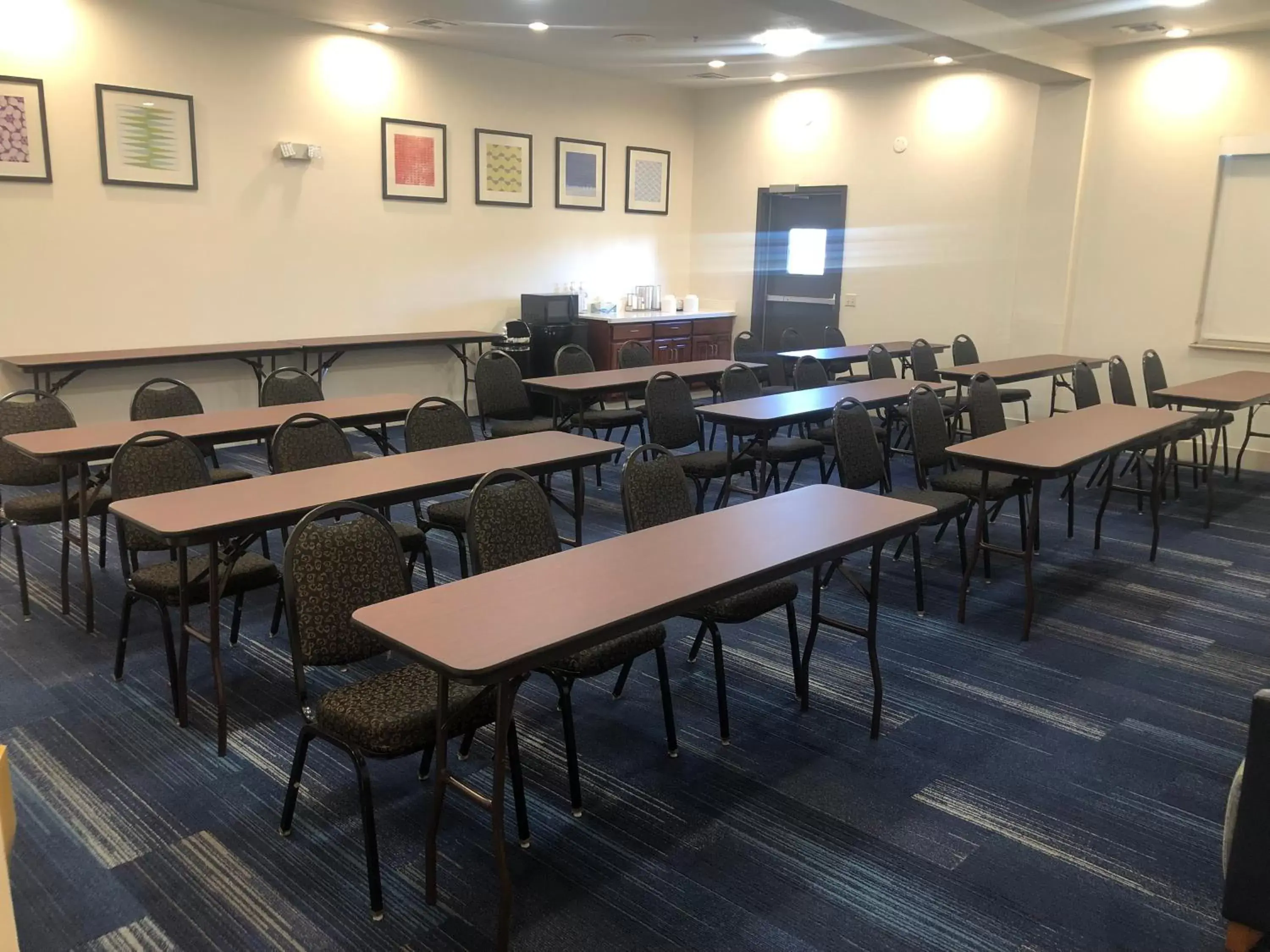 Meeting/conference room in Holiday Inn Express Hotel & Suites Woodward Hwy 270, an IHG Hotel