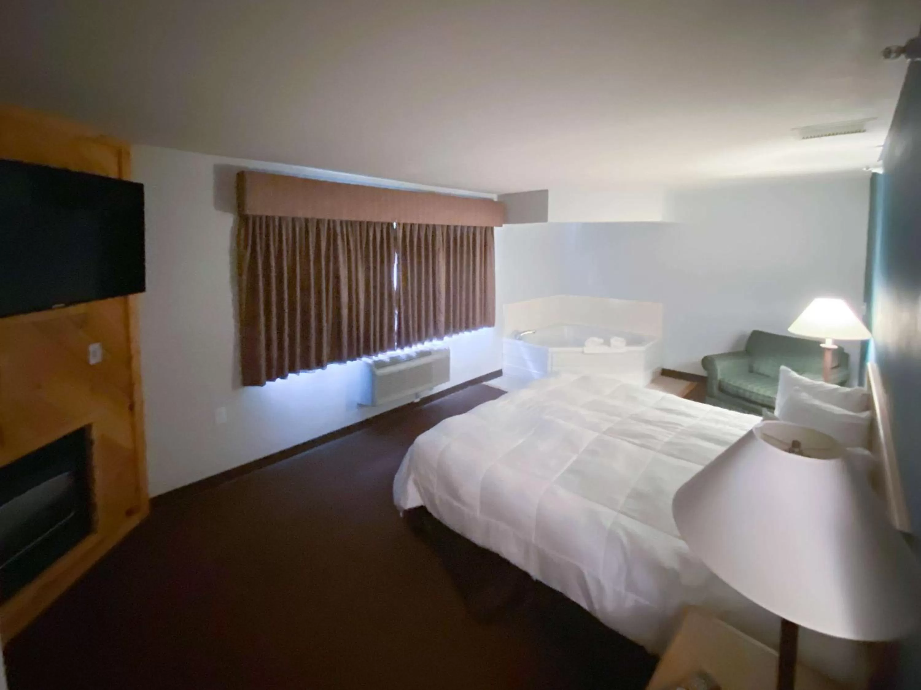 Other, Bed in Motel 6 Norway MI