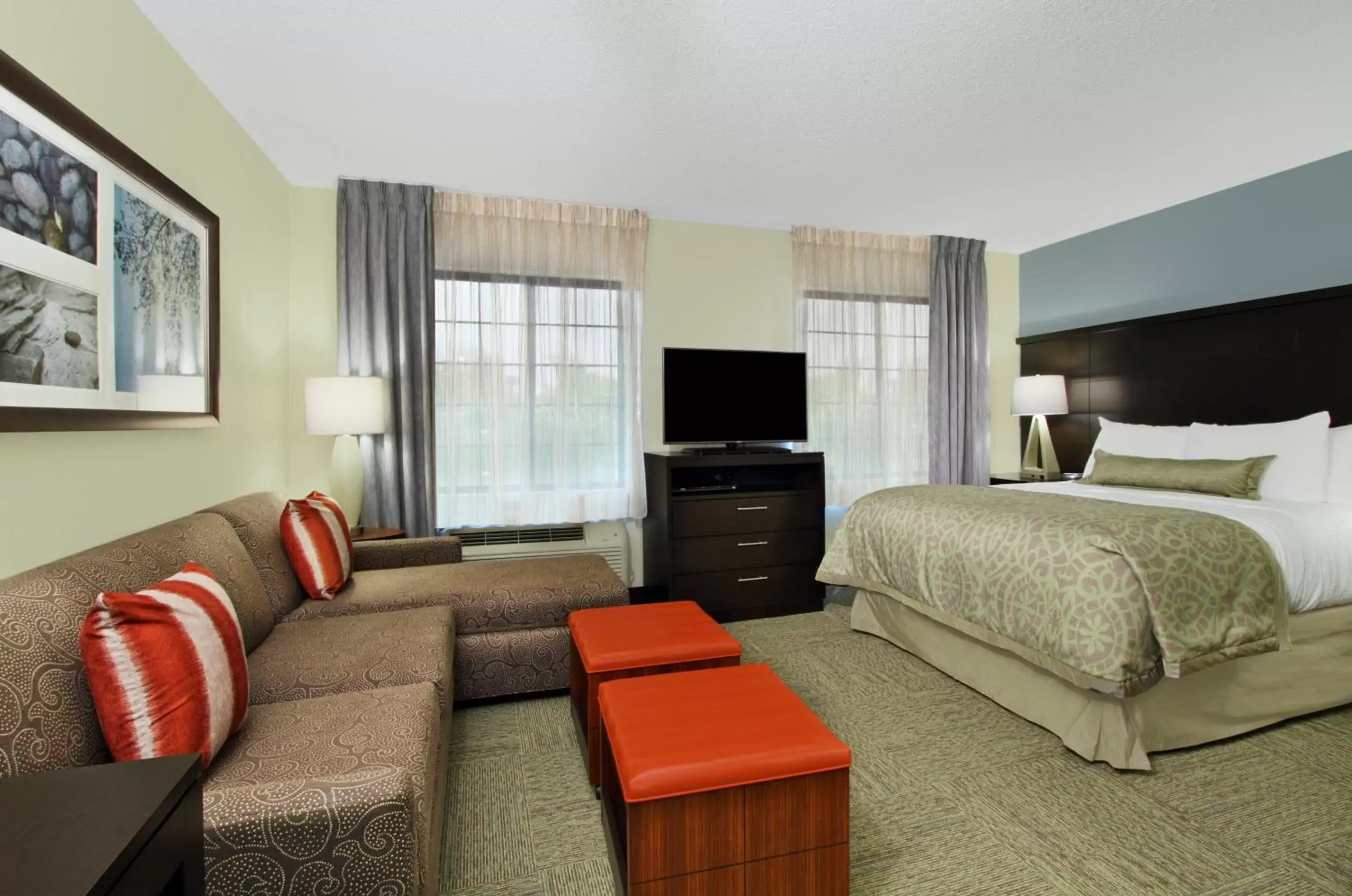 Photo of the whole room, Seating Area in Staybridge Suites Tysons - McLean, an IHG Hotel