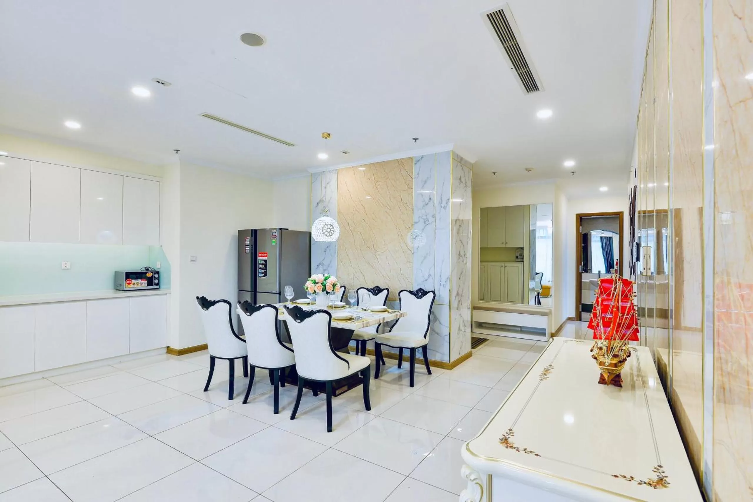 Dining Area in Vinhomes Central Park-Nice Homes