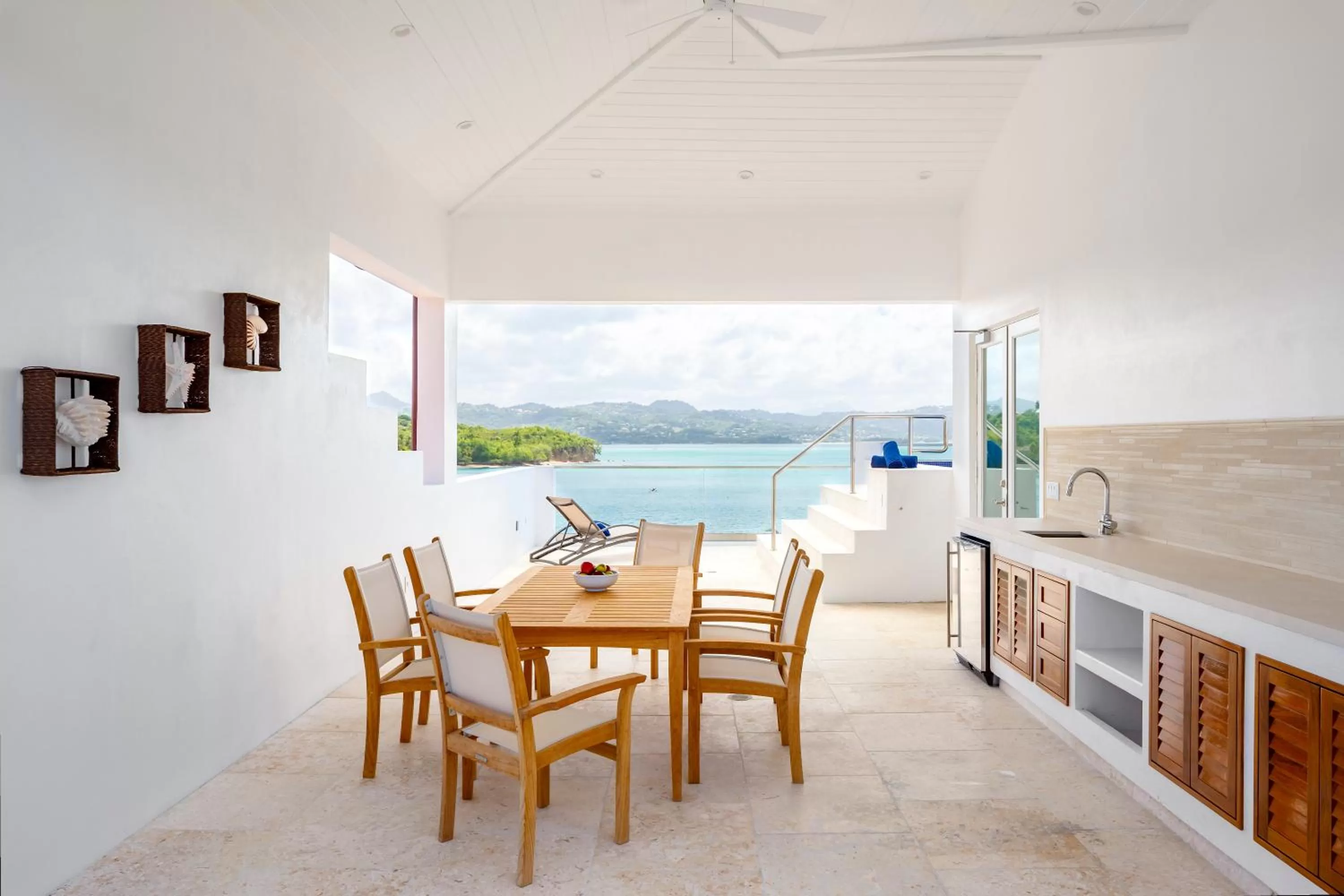 Kitchen or kitchenette in Windjammer Landing Resort and Residences