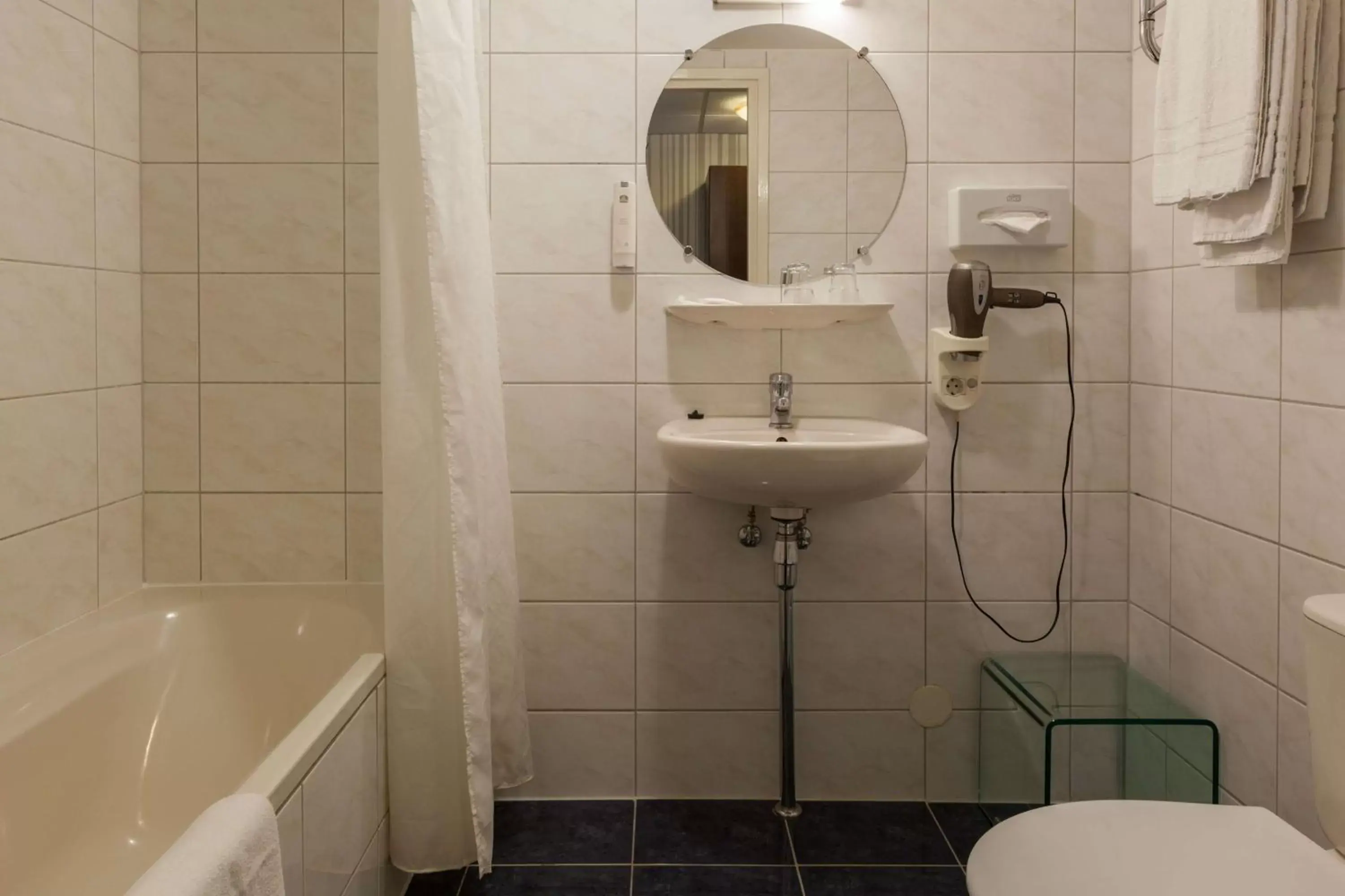 Photo of the whole room, Bathroom in Amsterdam Hotel Uithoorn