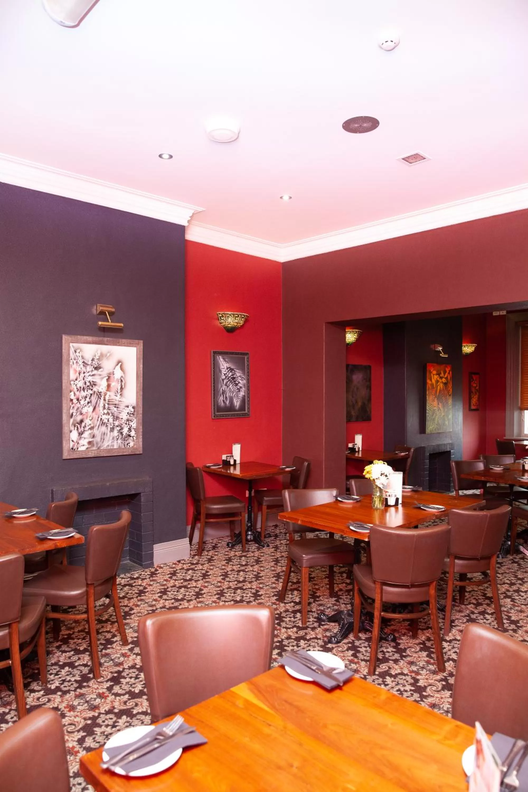 Restaurant/places to eat in Royal Hotel Singleton