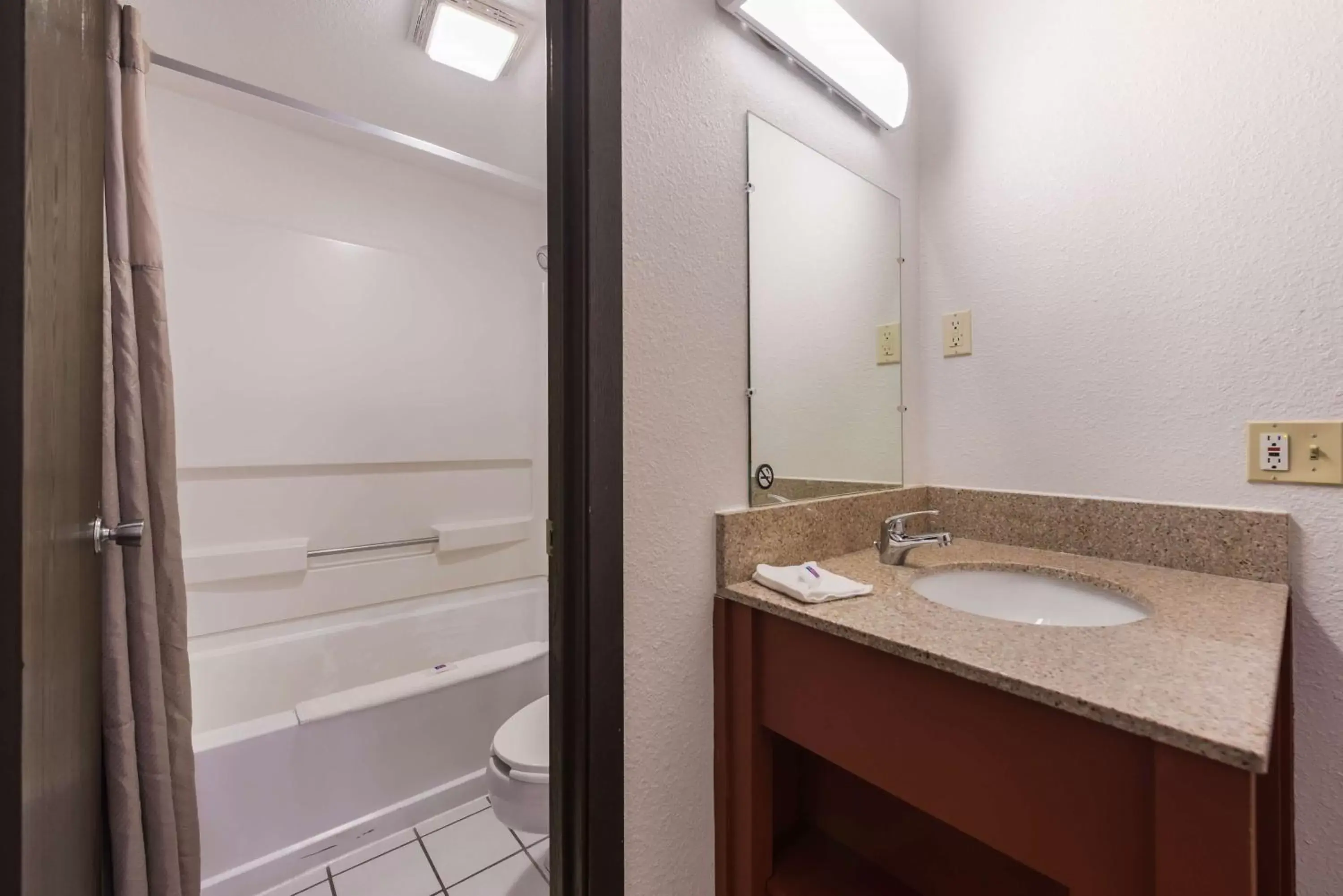 Bathroom in Motel 6-Saint Paul, MN - I-94