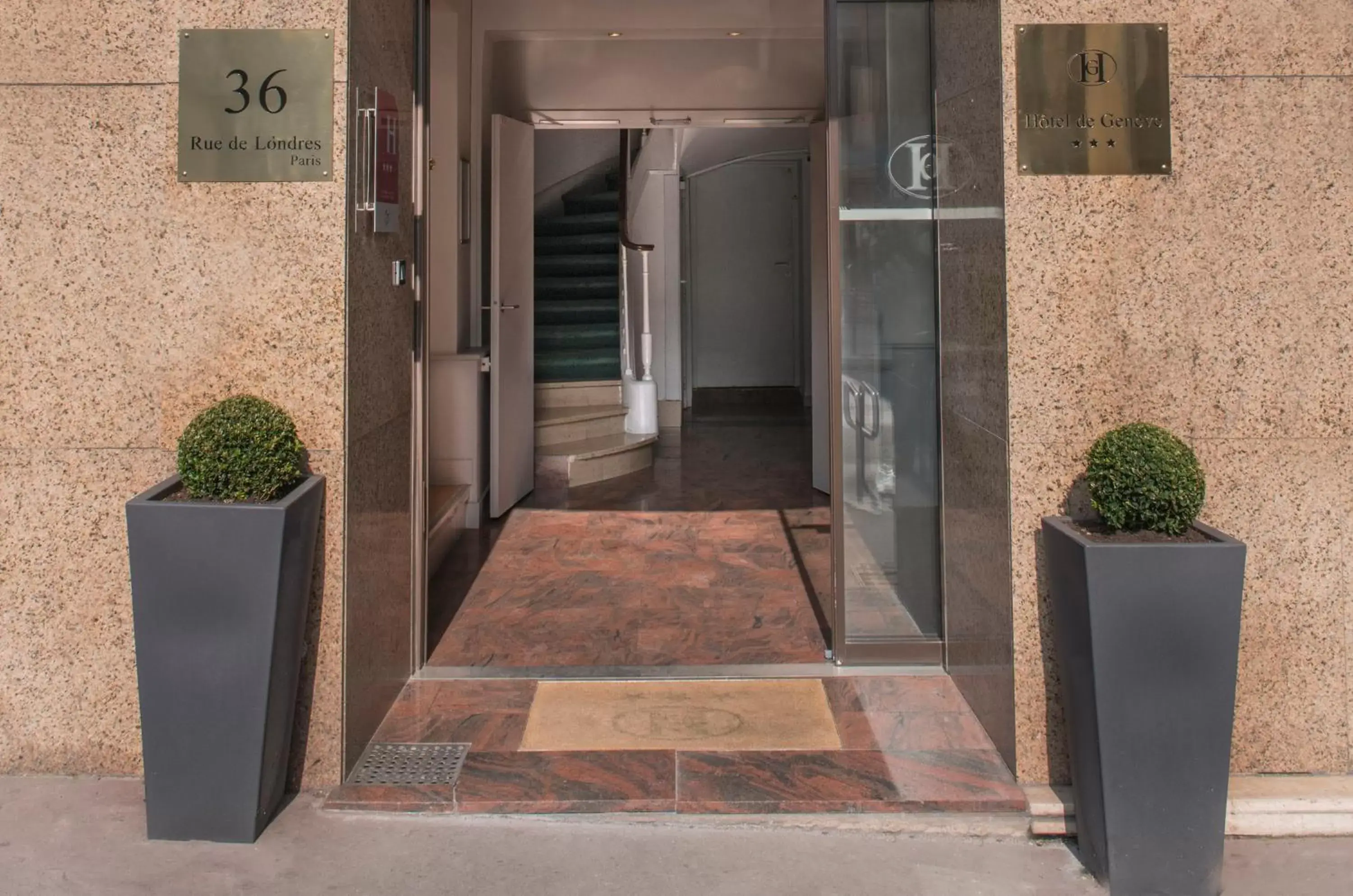 Facade/Entrance in Hôtel de Genève