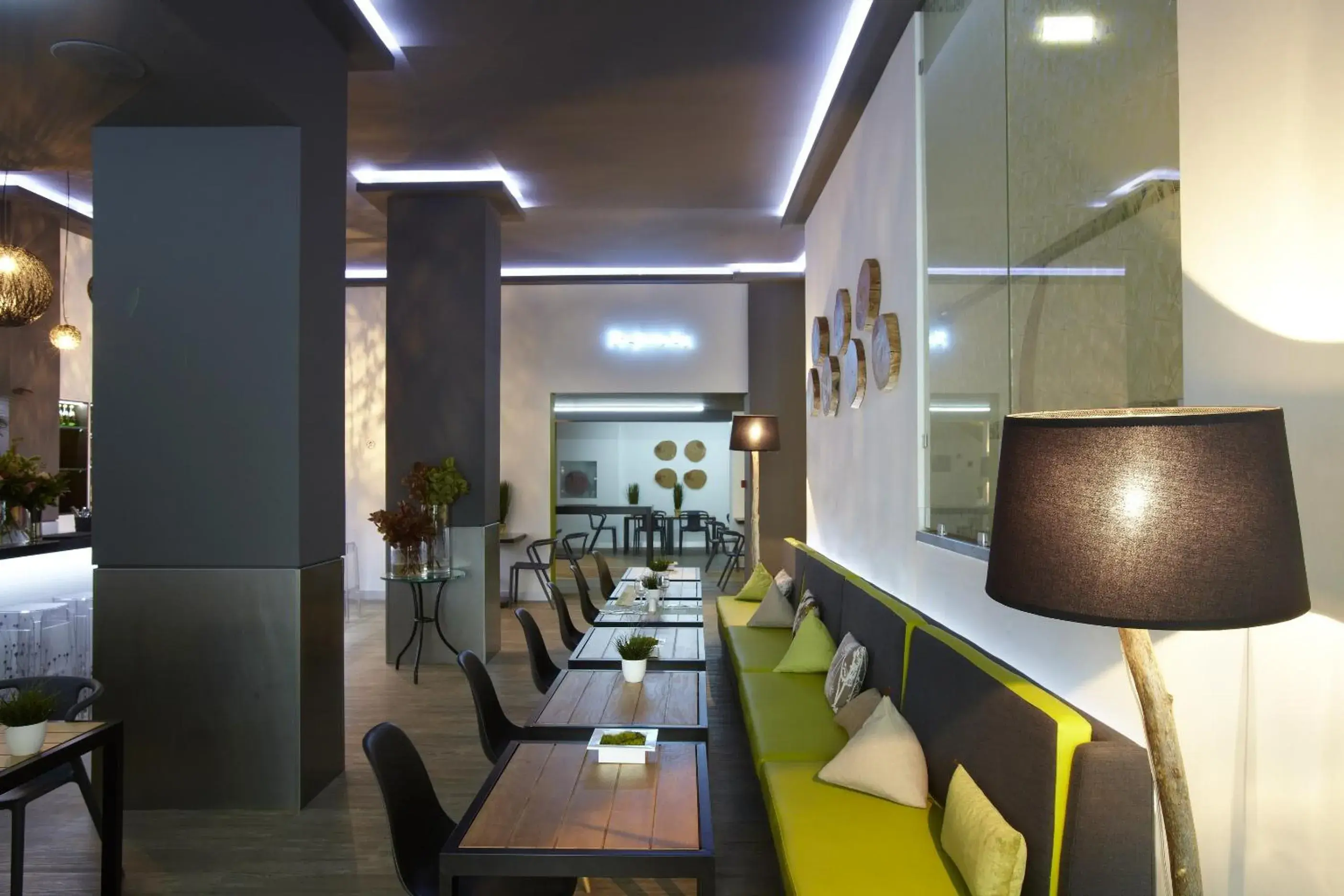Lounge or bar in City Hotel Thessaloniki