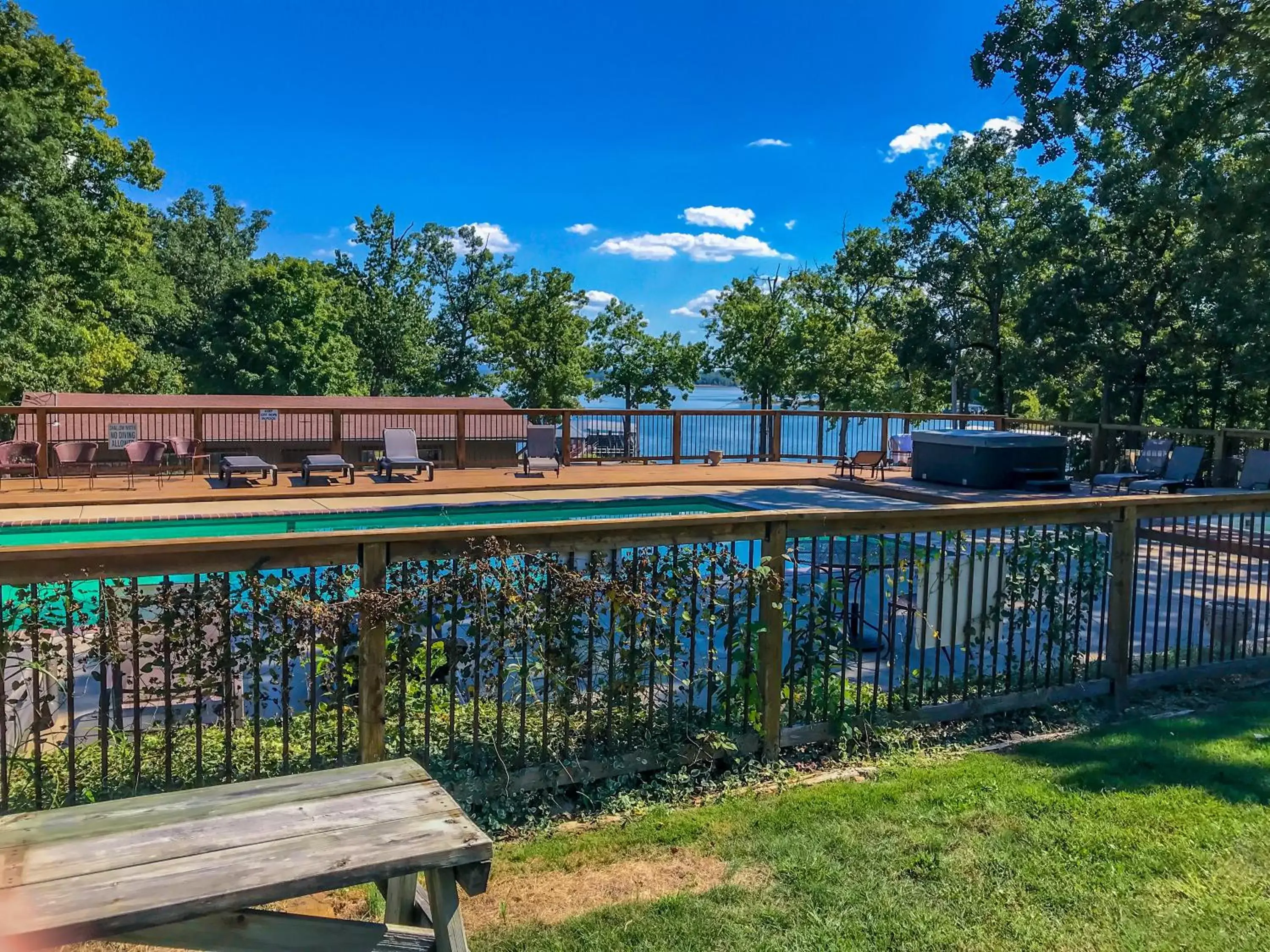 Swimming pool in Table Rock Resorts at Indian Point Swimming pool in Table Rock Resorts at Indian Point