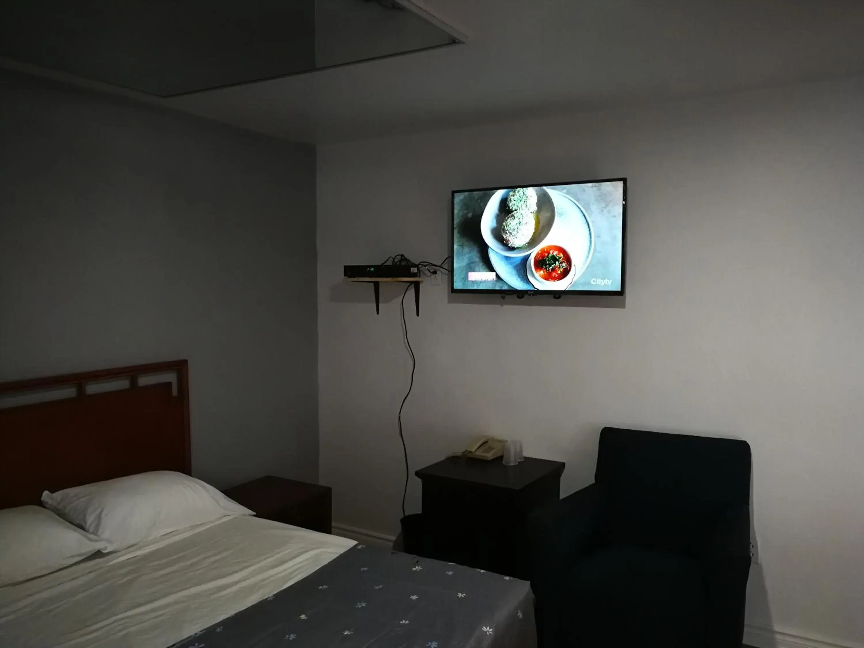 TV/Entertainment Center in Motel Chez Nous
