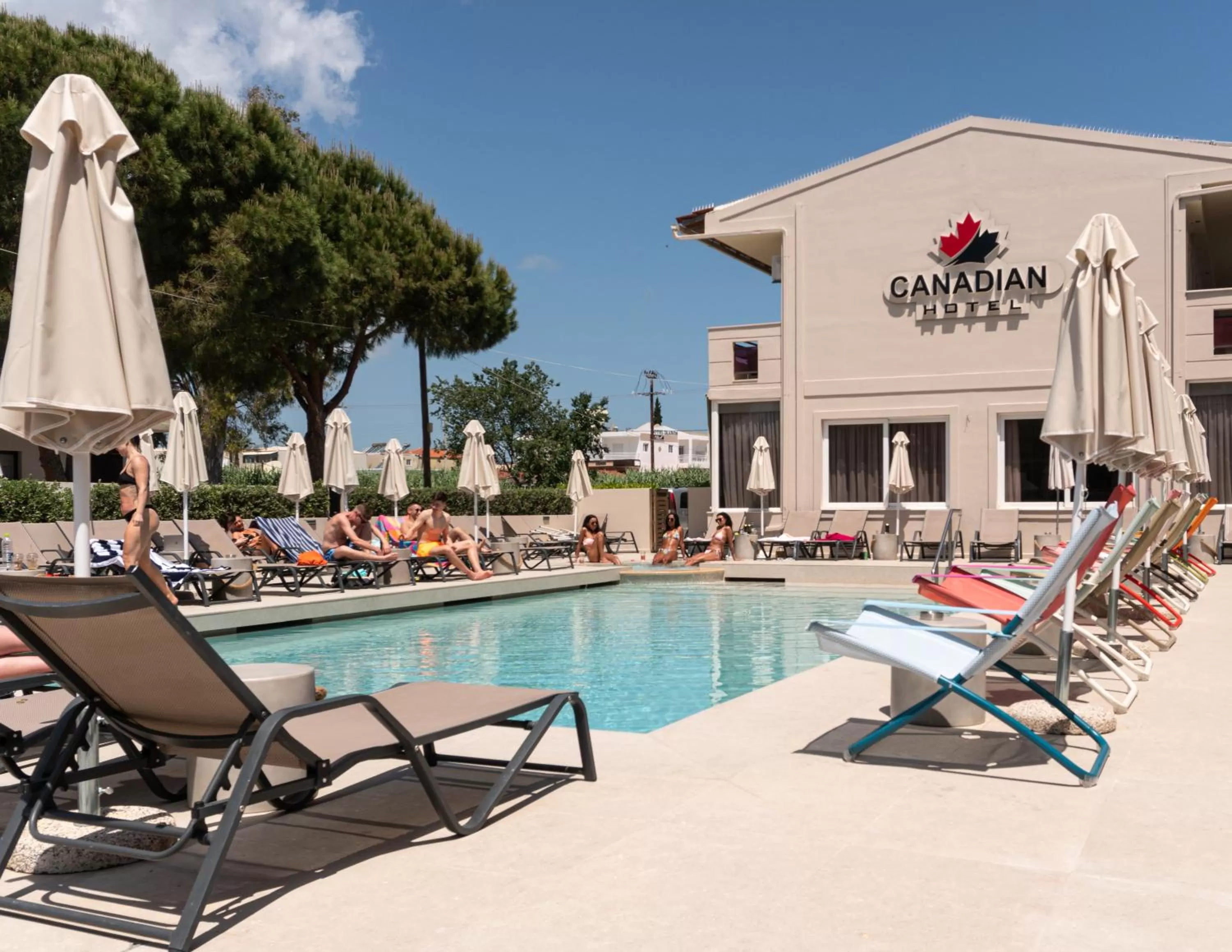 Swimming pool in Canadian Hotel