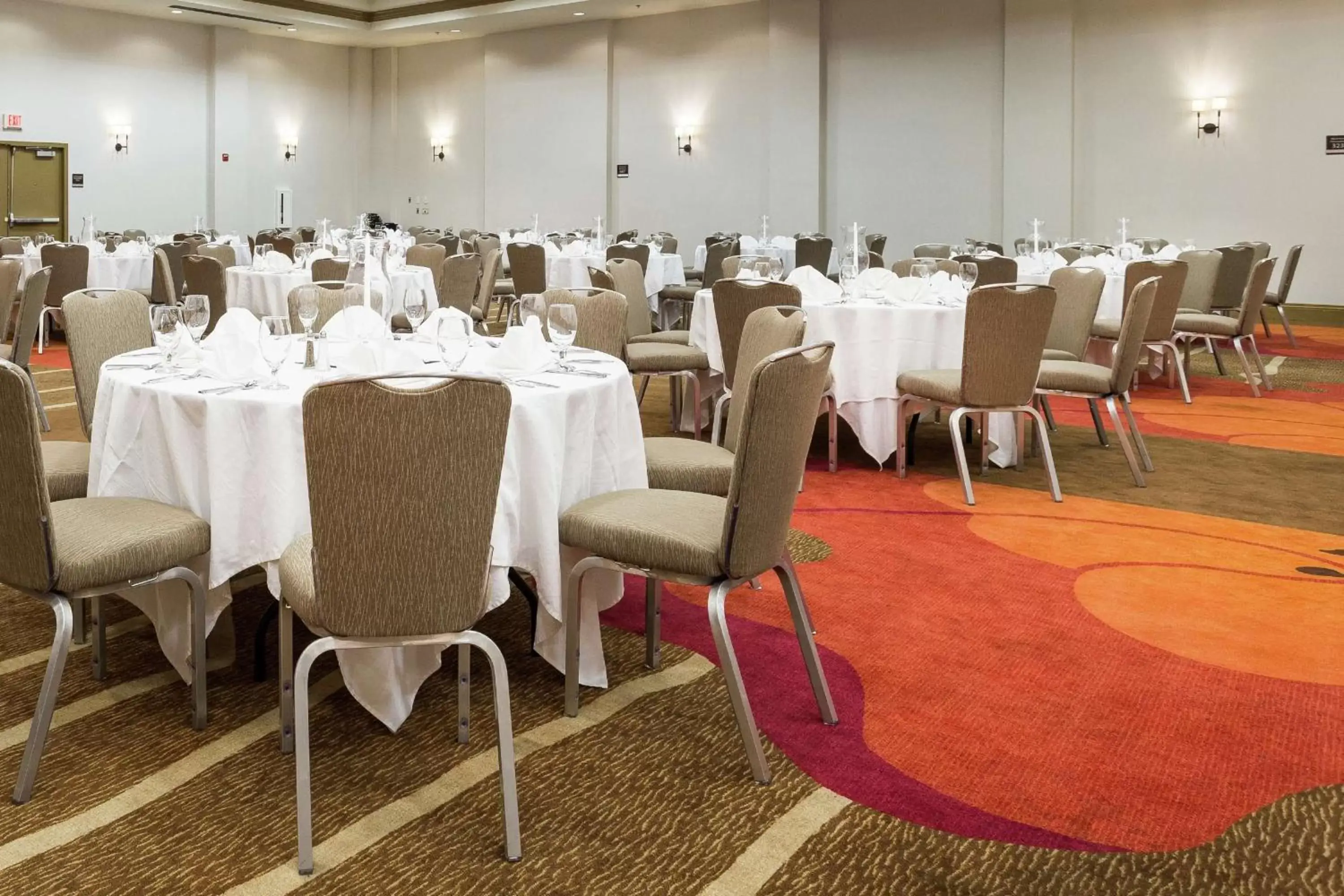 Dining area, Restaurant/Places to Eat in Hilton Garden Inn Fairfield