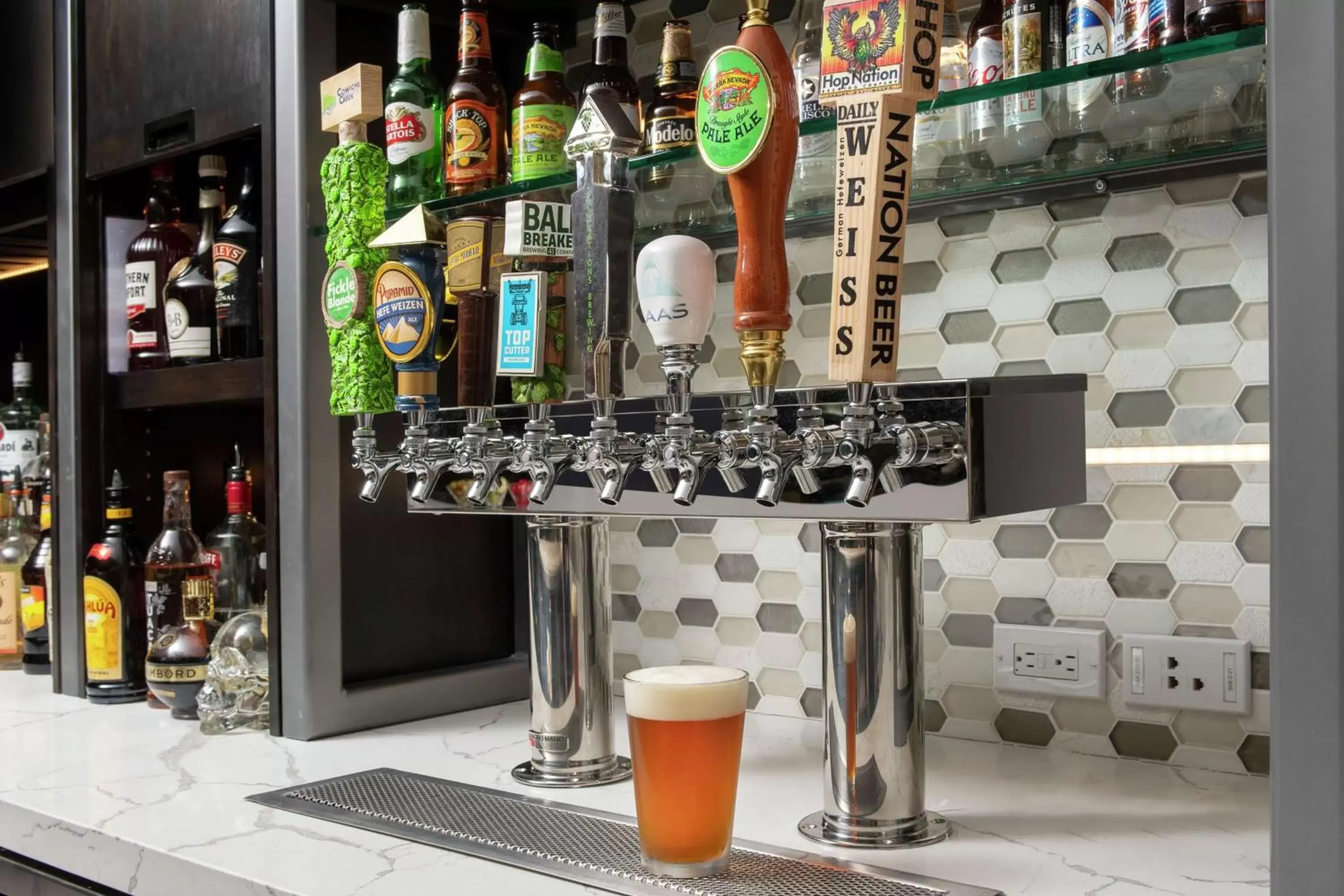 Lounge or bar in Hilton Garden Inn Yakima Downtown Lounge or bar in Hilton Garden Inn Yakima Downtown