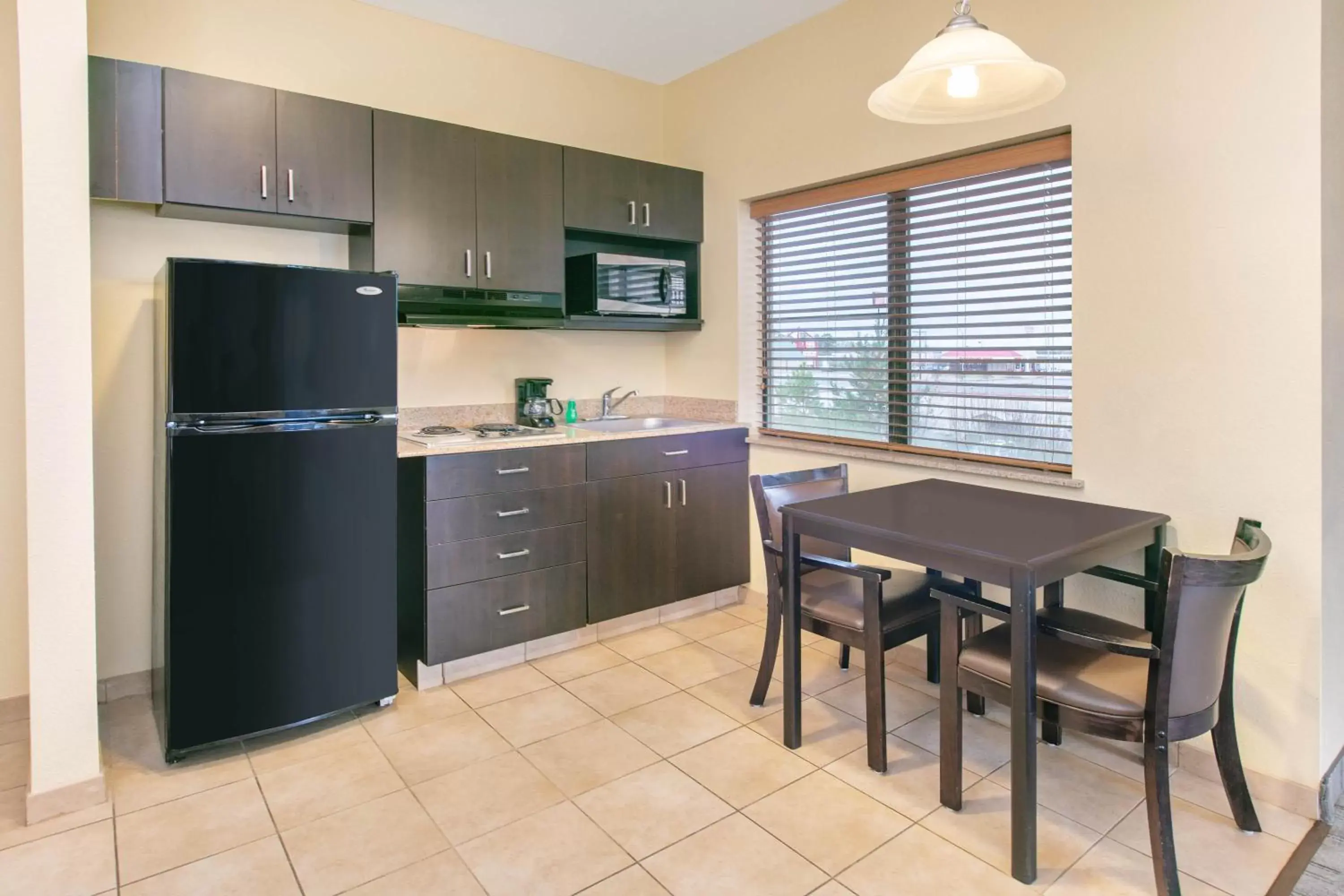 Kitchen or kitchenette, Kitchen/Kitchenette in Hawthorn Suites by Wyndham Longview