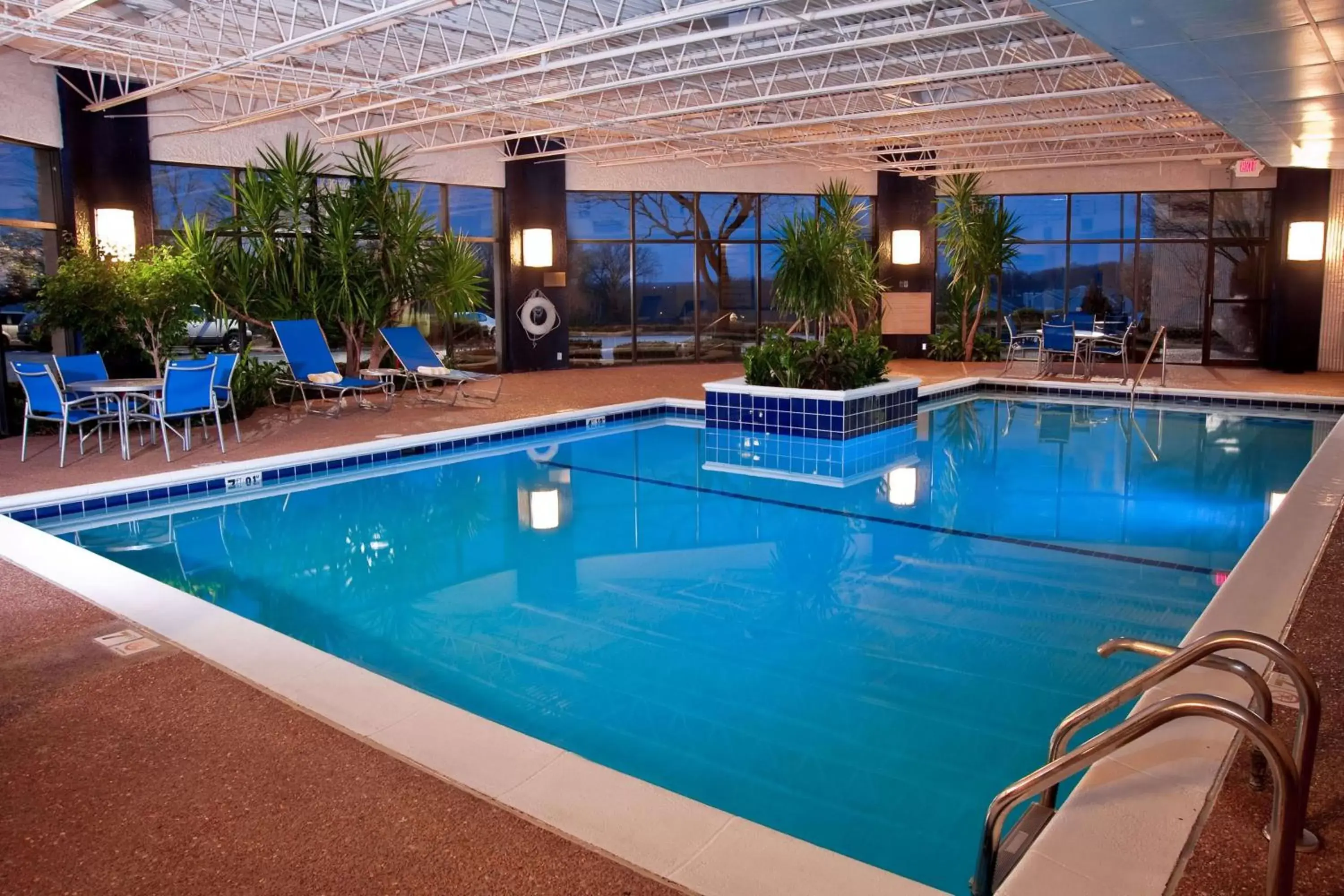 Pool view, Swimming Pool in DoubleTree by Hilton St. Louis at Westport