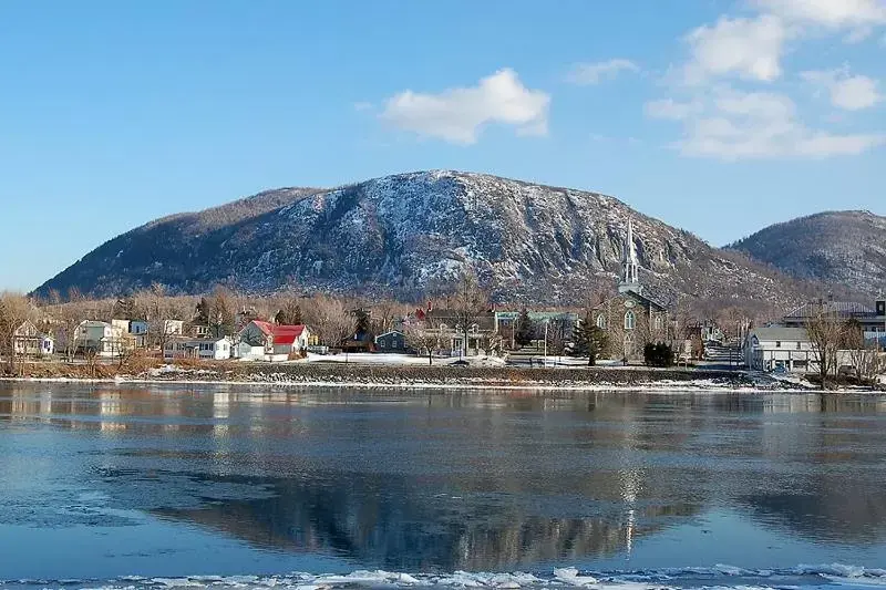 Neighbourhood, Winter in Motel Saint-Hilaire