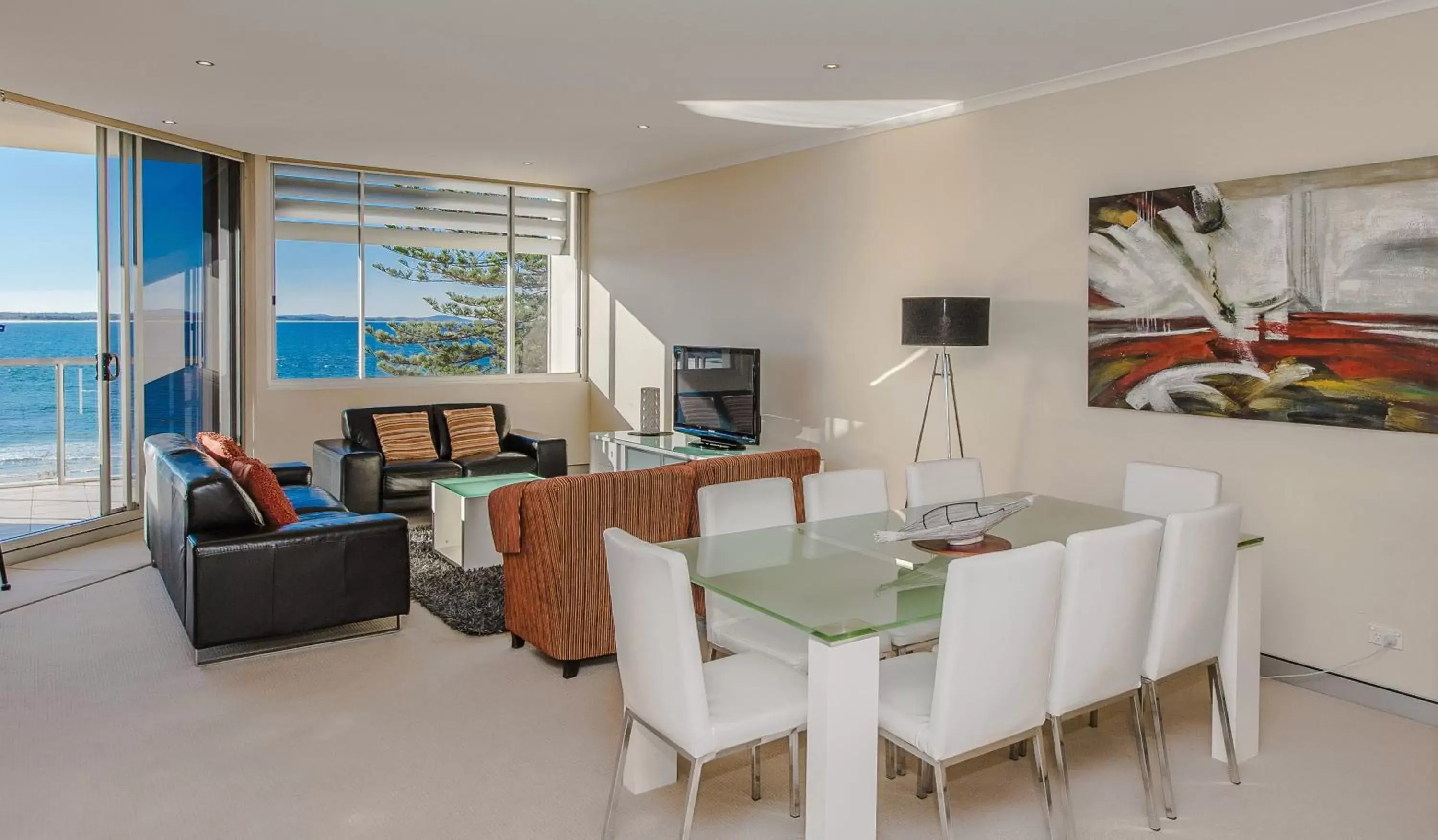 Dining Area in Sandcastle Apartments