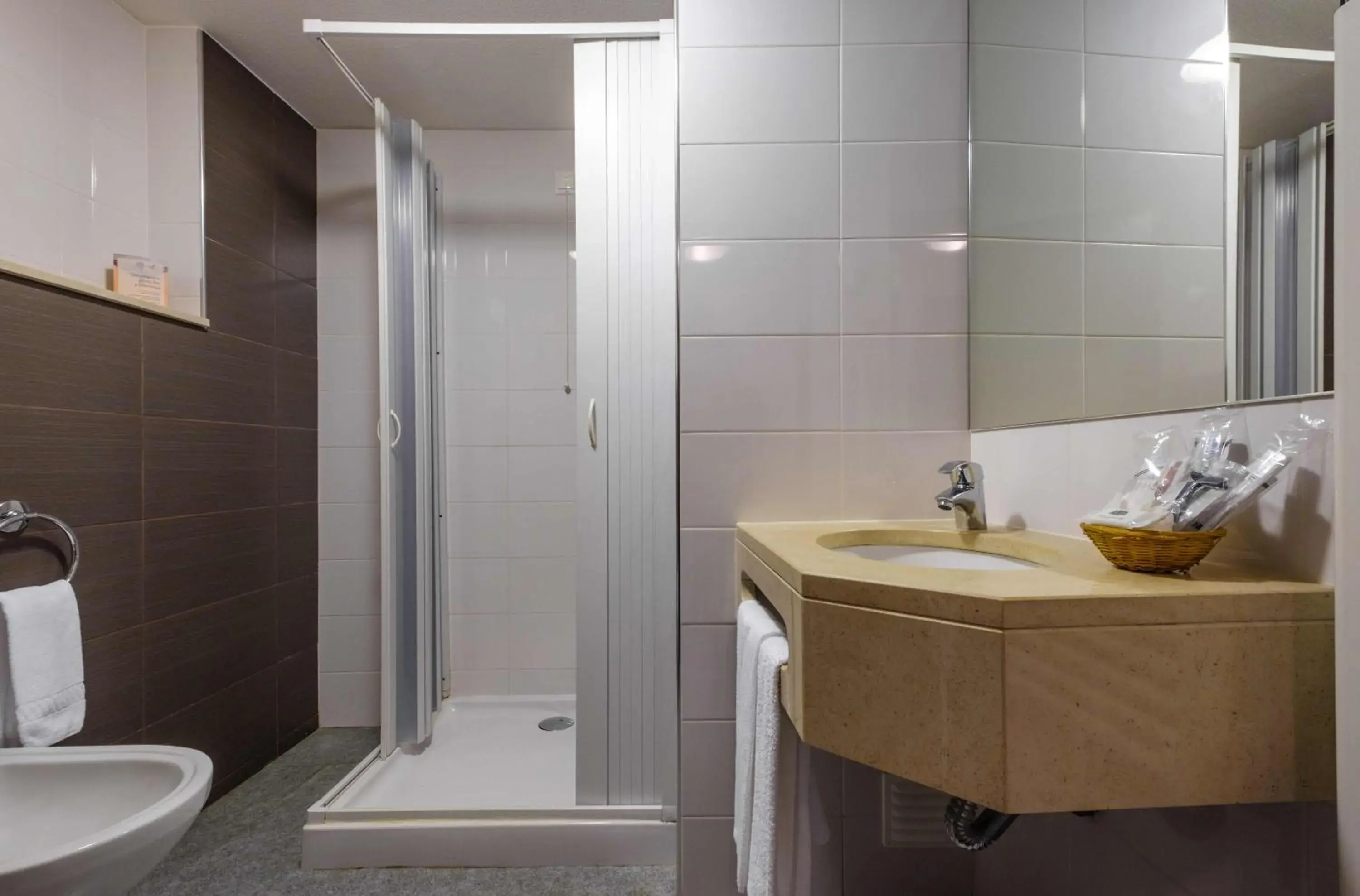 Bathroom in Catolica Hotel