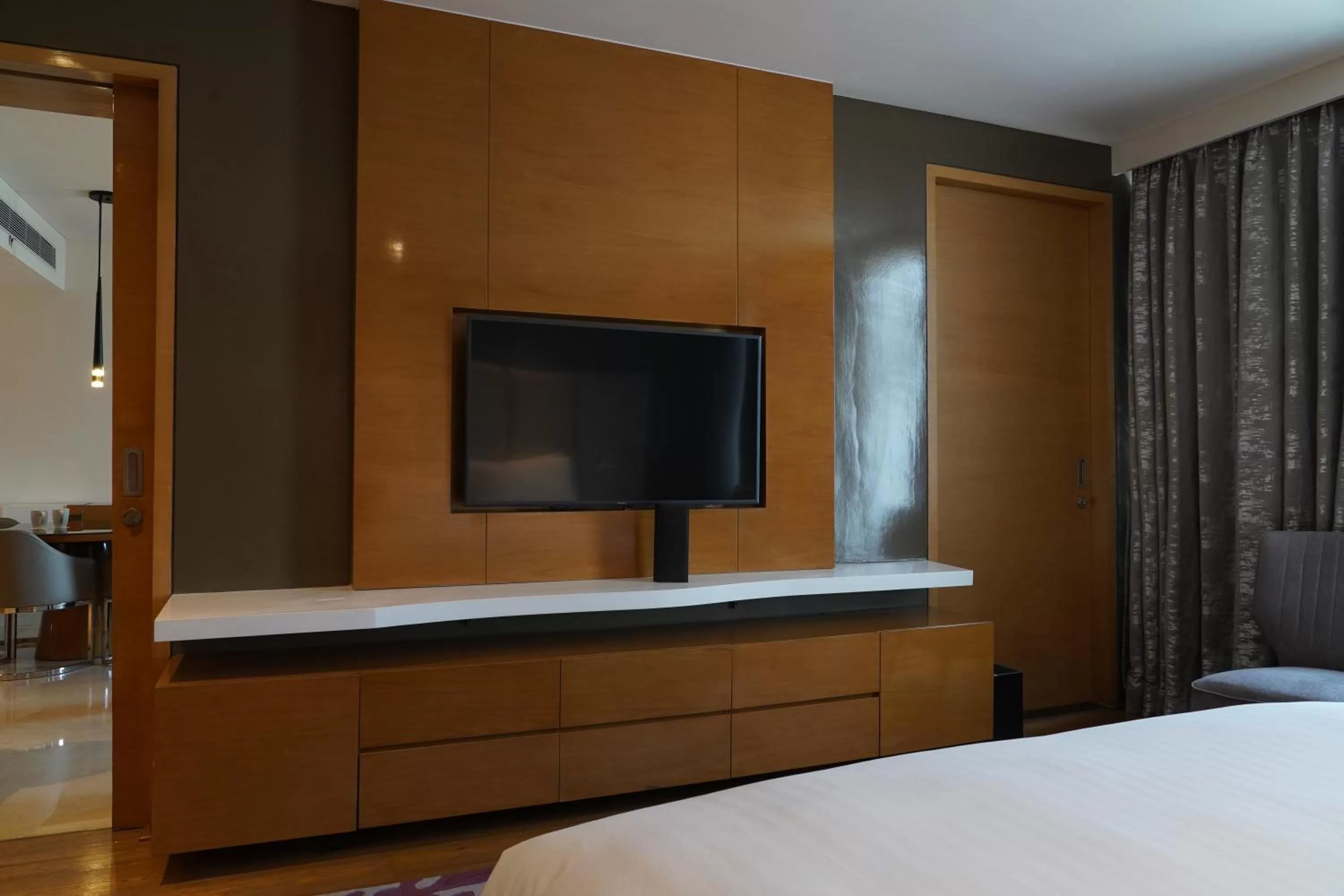 TV and multimedia, Bed in Marriott Executive Apartments Hyderabad