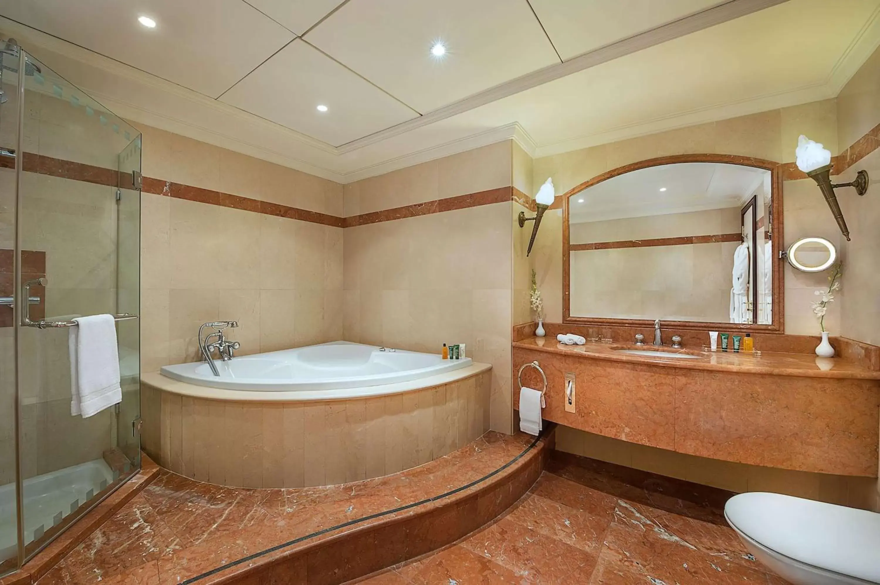 Bathroom in Hilton Beirut Metropolitan Palace Hotel