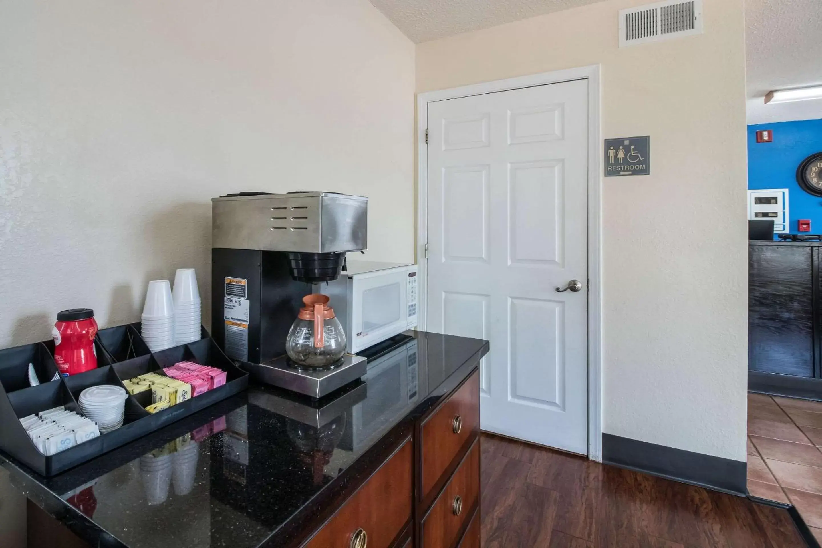 Restaurant/places to eat in Rodeway Inn Bolivar Restaurant/places to eat in Rodeway Inn Bolivar