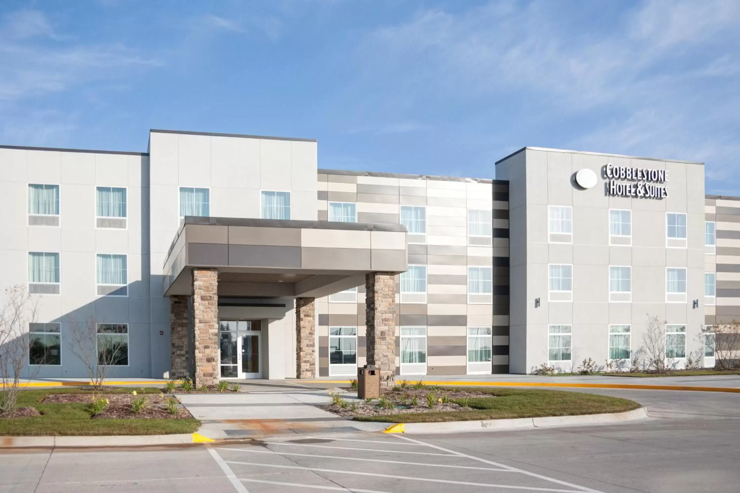 Property building in Cobblestone Hotel and Suites - Jefferson Property building in Cobblestone Hotel and Suites - Jefferson