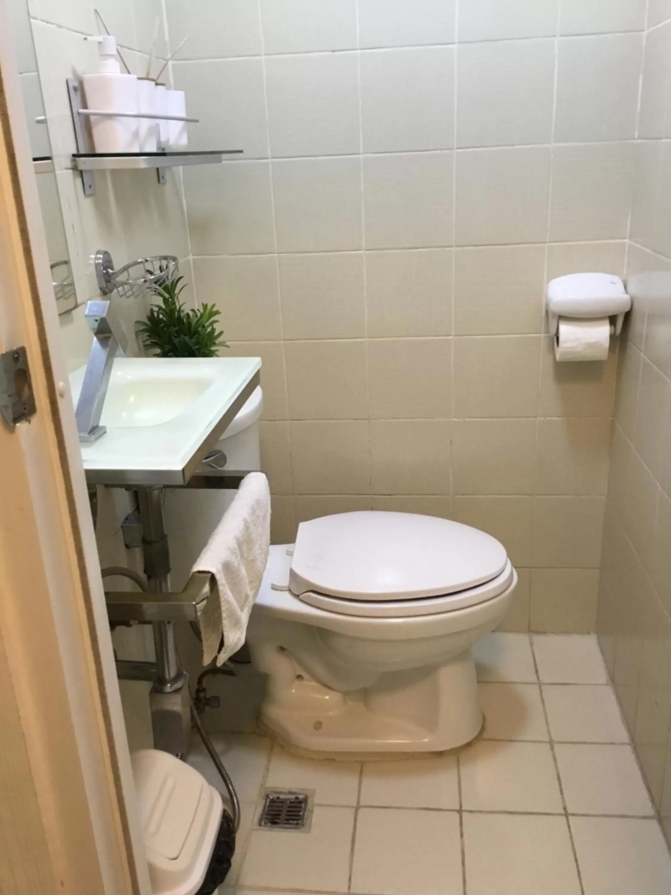 Condo with Free Swimming Pool & Viewing Deck