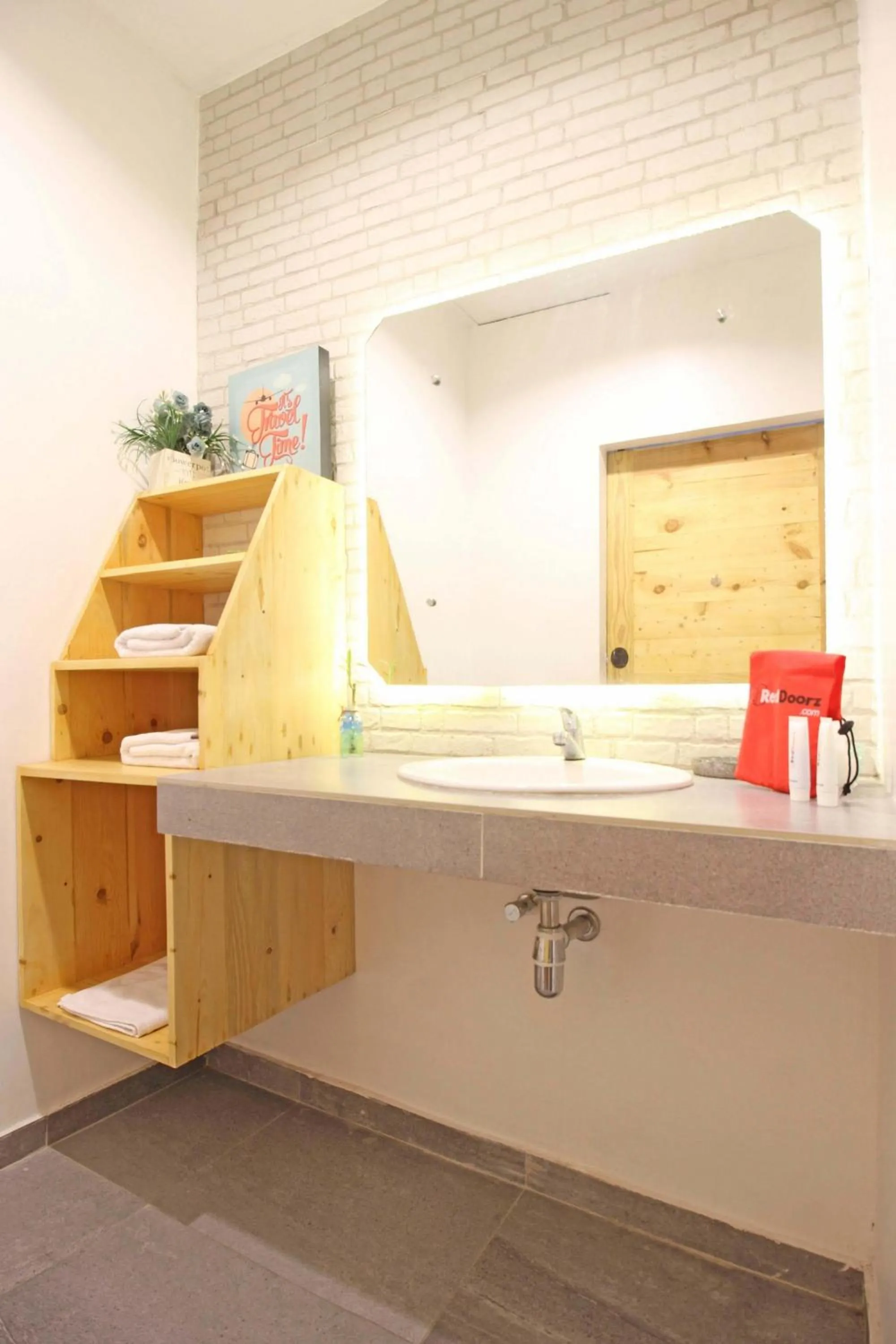 Bathroom in RedDoorz near Pojok Beteng Prawirotaman