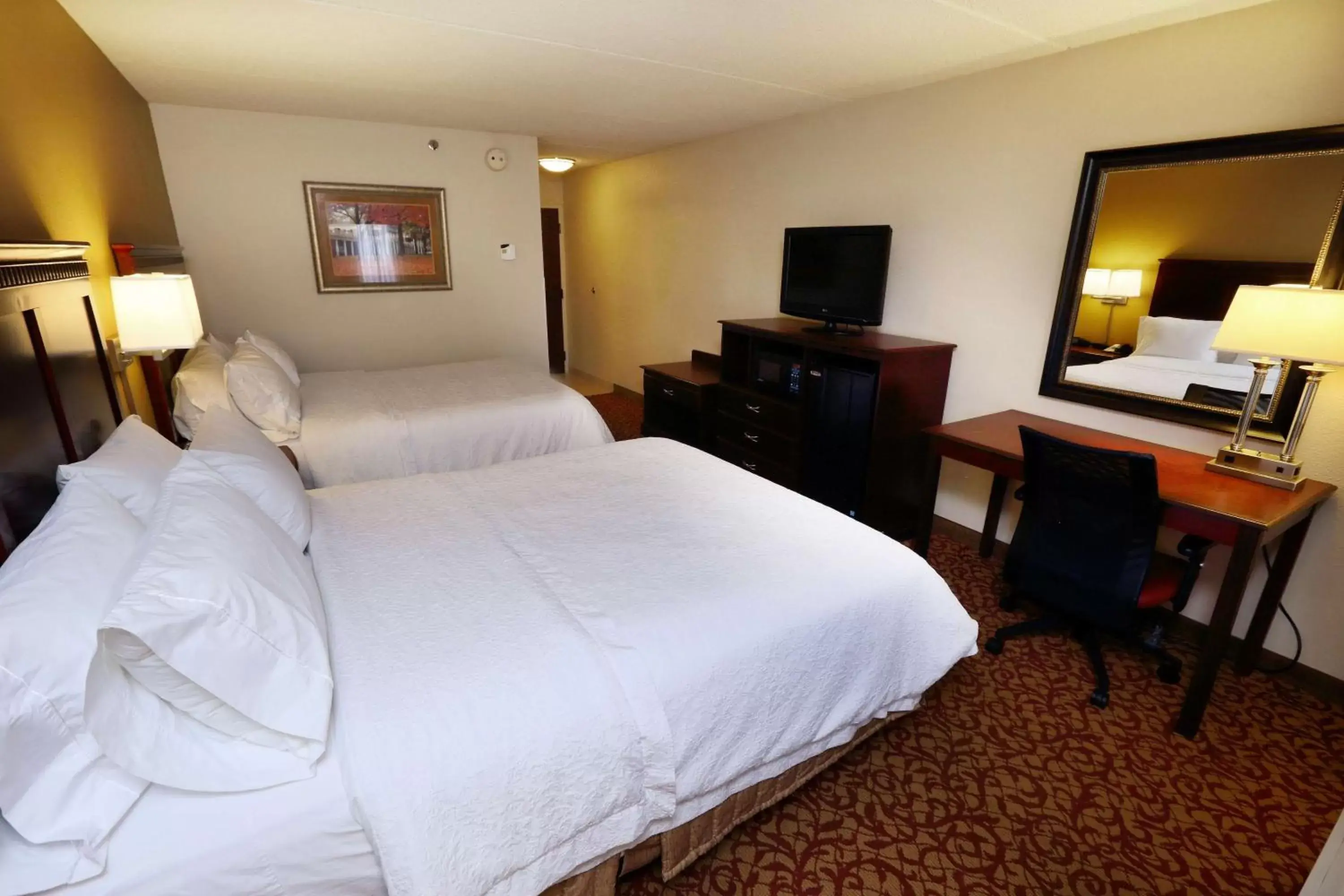 Bedroom, Bed in Hampton Inn & Suites Charlottesville at the University