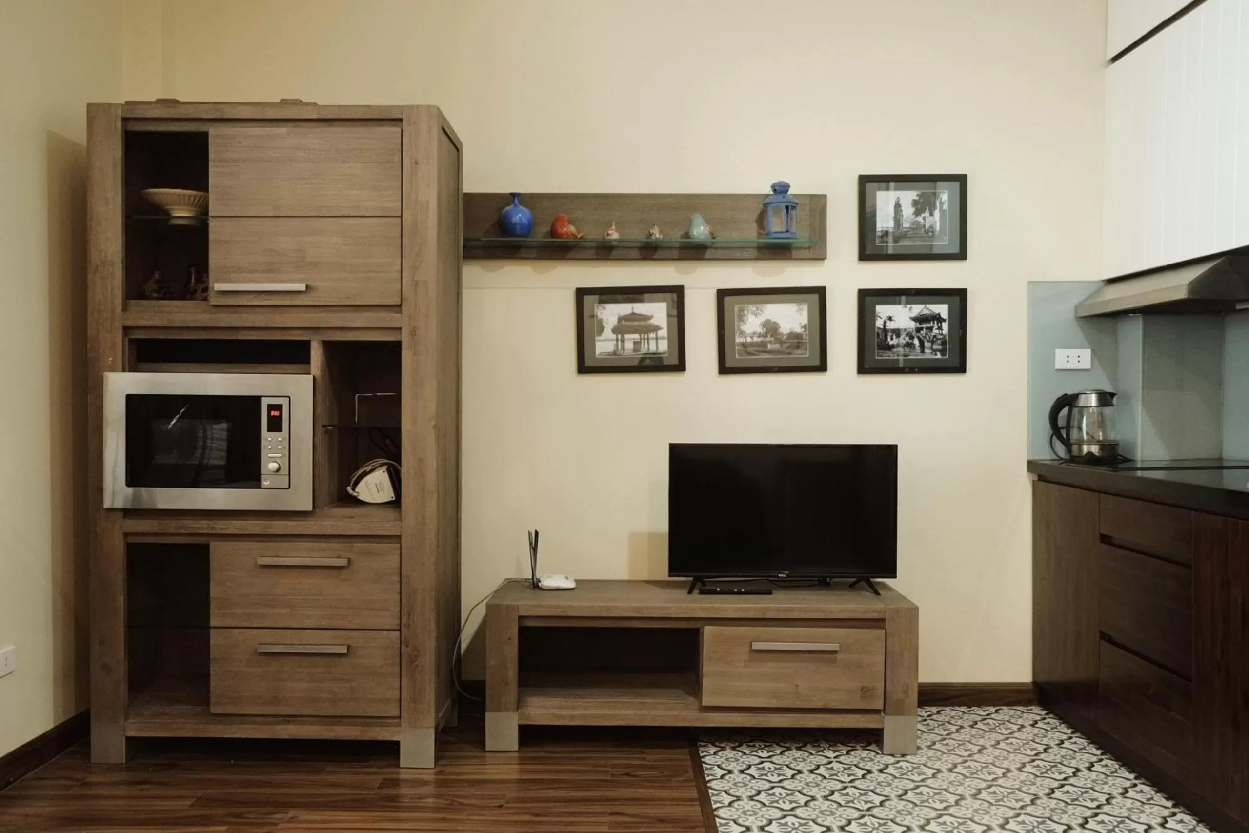 TV/Entertainment Center in Auntie Liên's Homestay