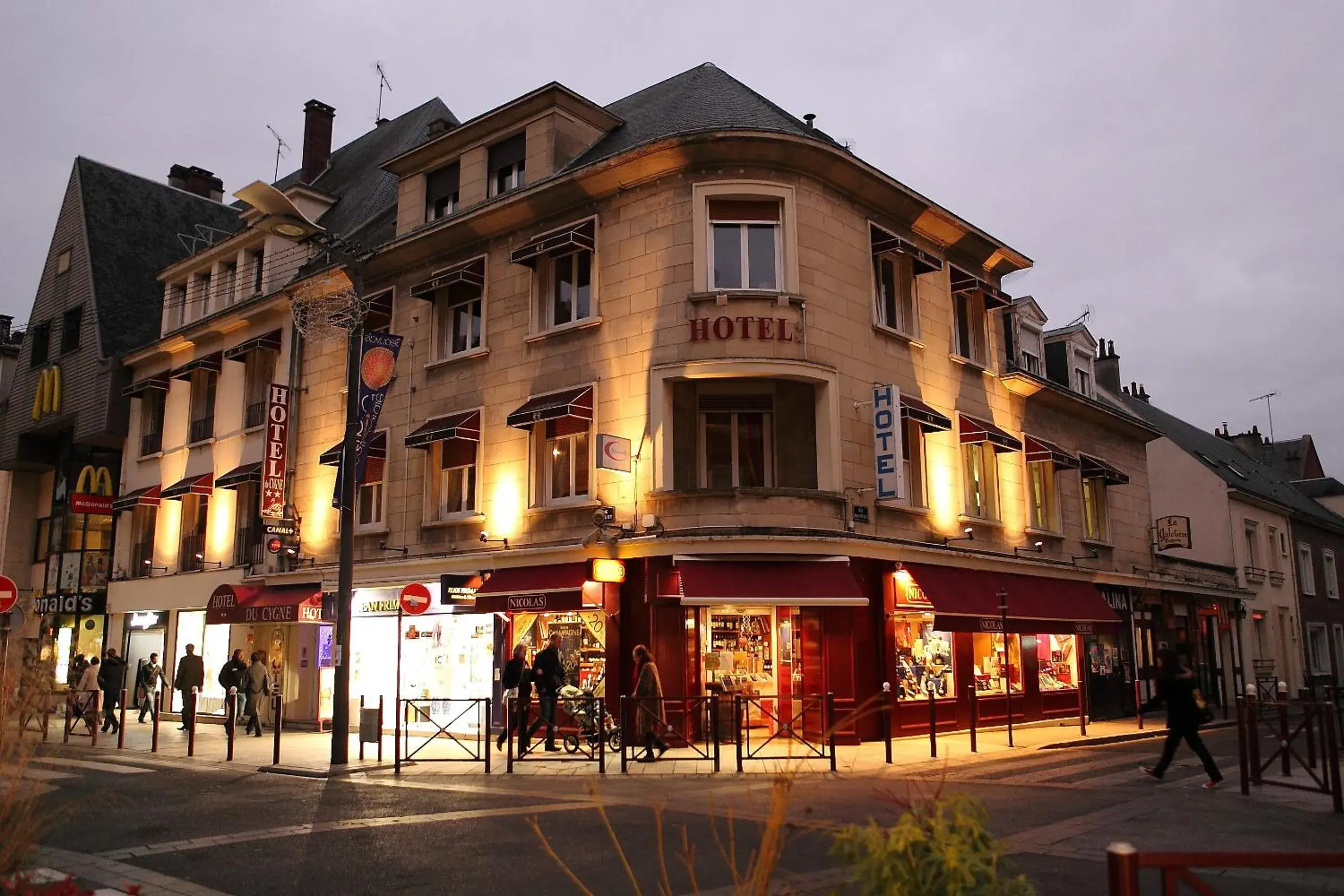 Facade/entrance in Hotel du Cygne