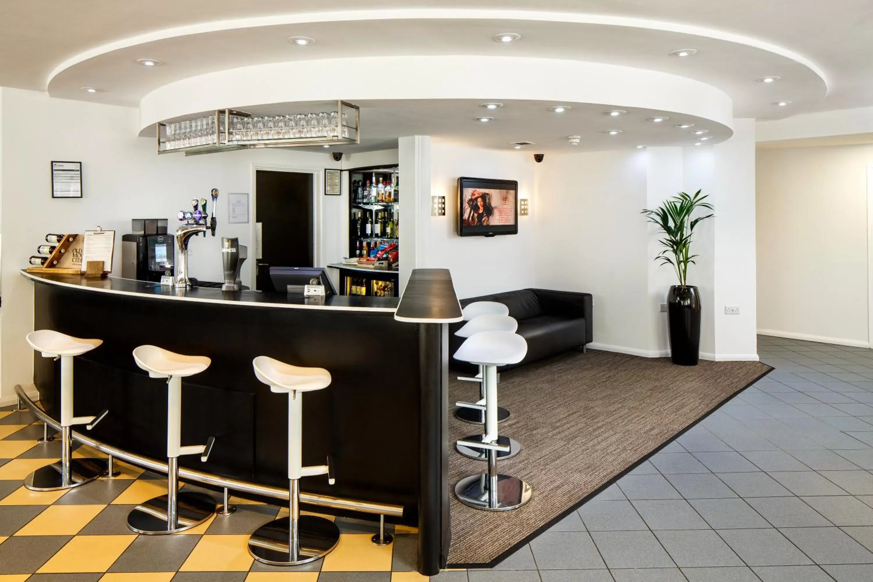 Lounge or bar in ibis Preston North
