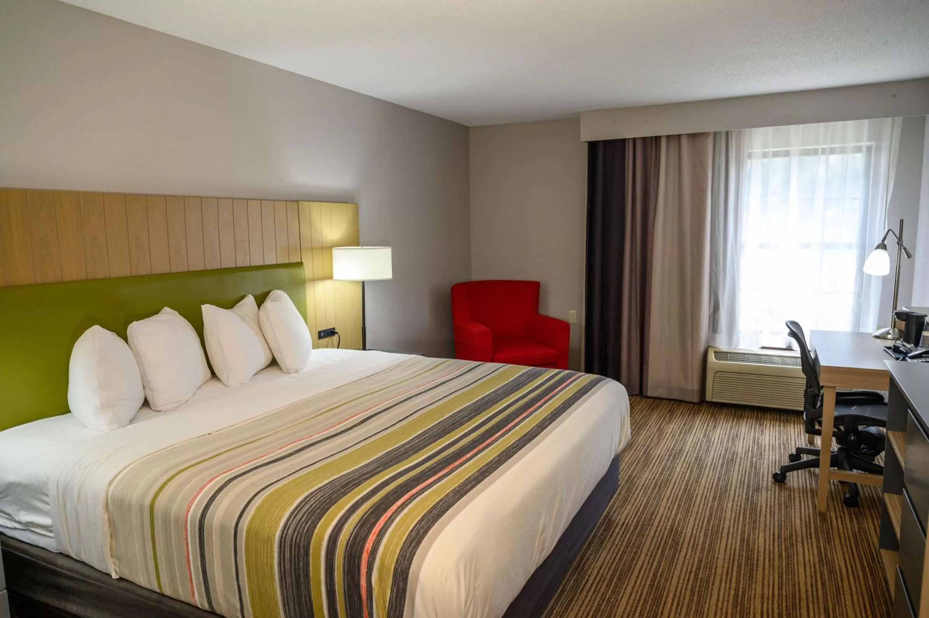 King Room with Roll-In Shower - Disability Access in Country Inn & Suites by Radisson, Greenfield, IN